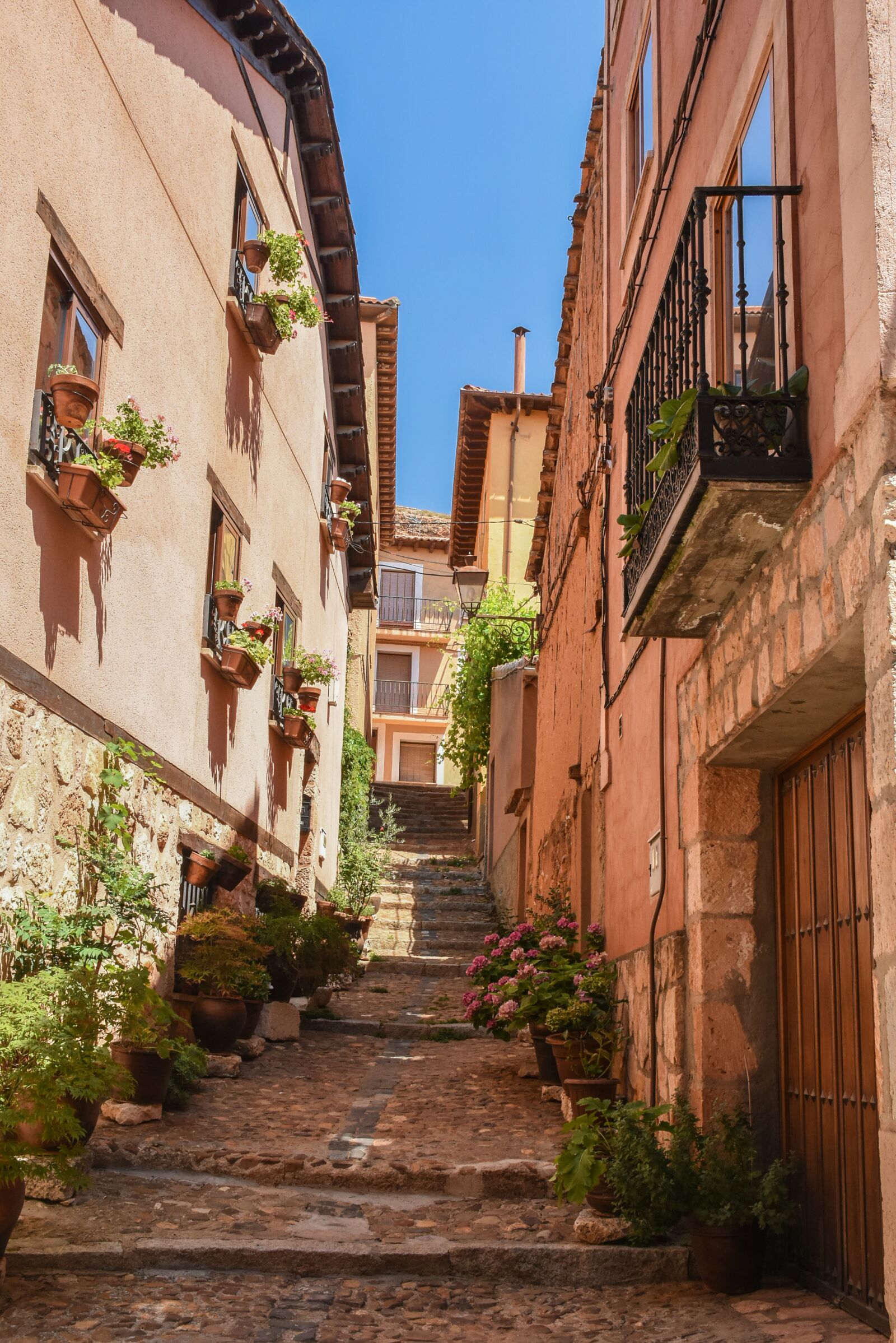 Nikon D7200 sample photo. Alley, scale, people photography