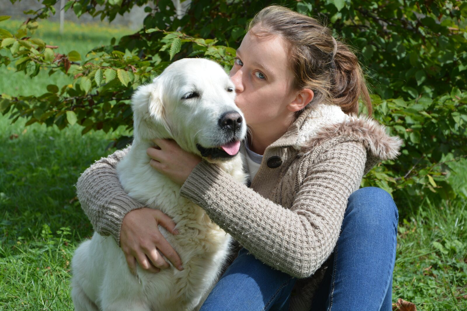 Nikon D5200 sample photo. Kiss, girl dog, young photography