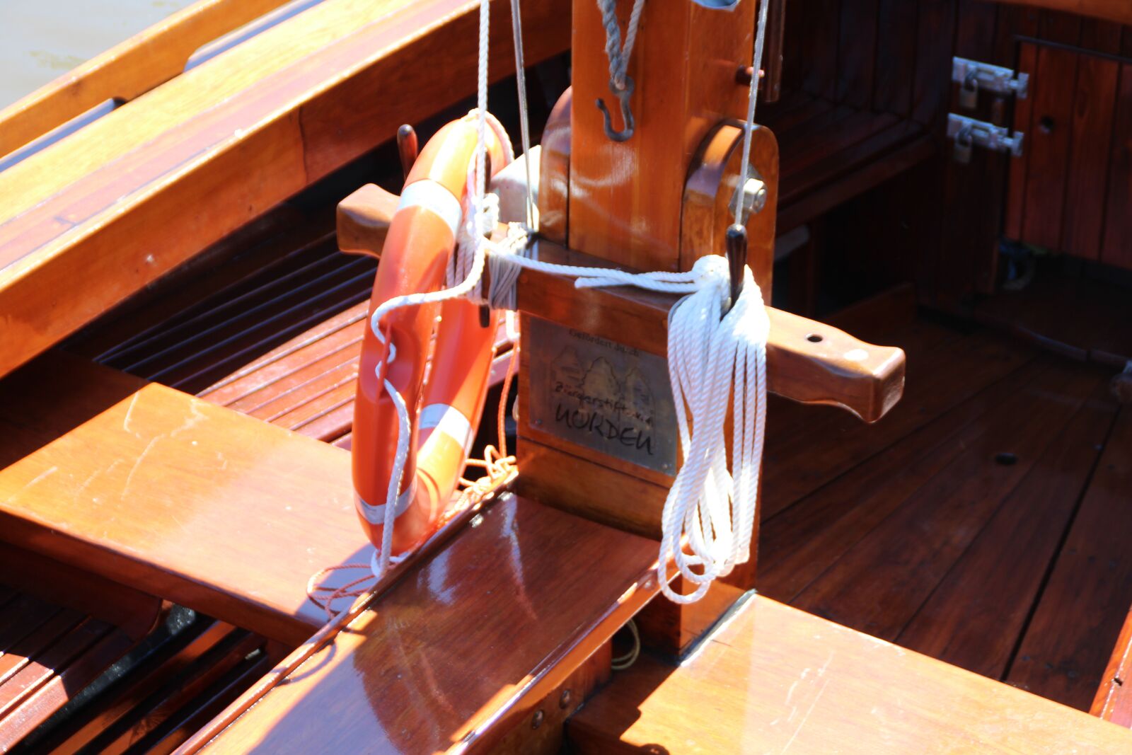 Canon EOS 1200D (EOS Rebel T5 / EOS Kiss X70 / EOS Hi) sample photo. Sailing boat, mast, lifebelt photography