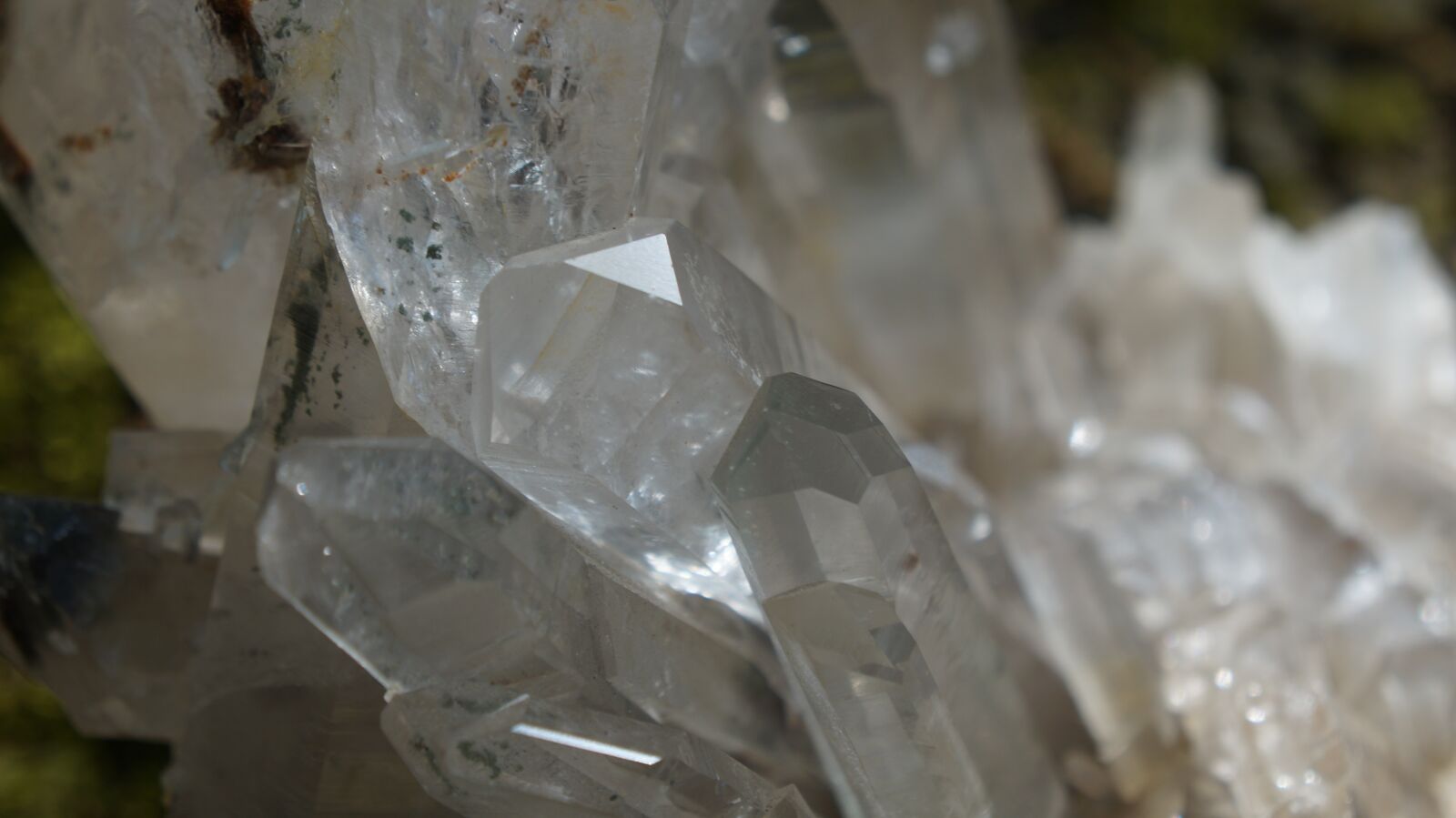 Sony Alpha a3000 + Sony E 18-55mm F3.5-5.6 OSS sample photo. Nature, crystal, stone photography