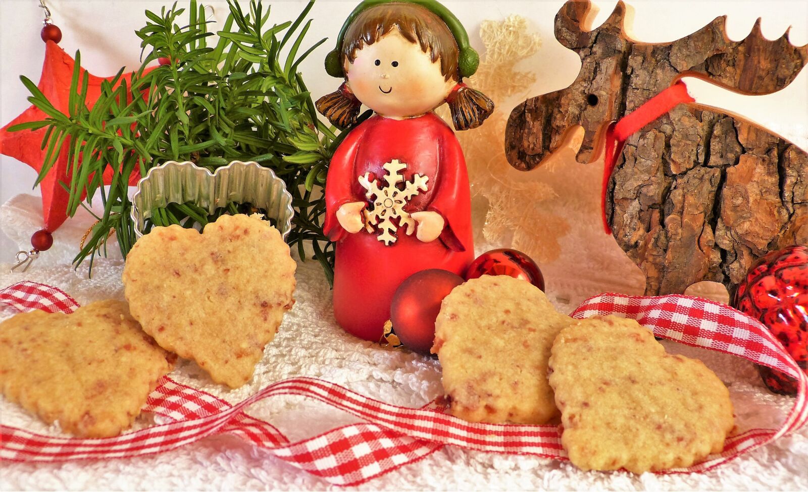 Panasonic Lumix DMC-FZ150 sample photo. Advent, cookie, cookie cutter photography