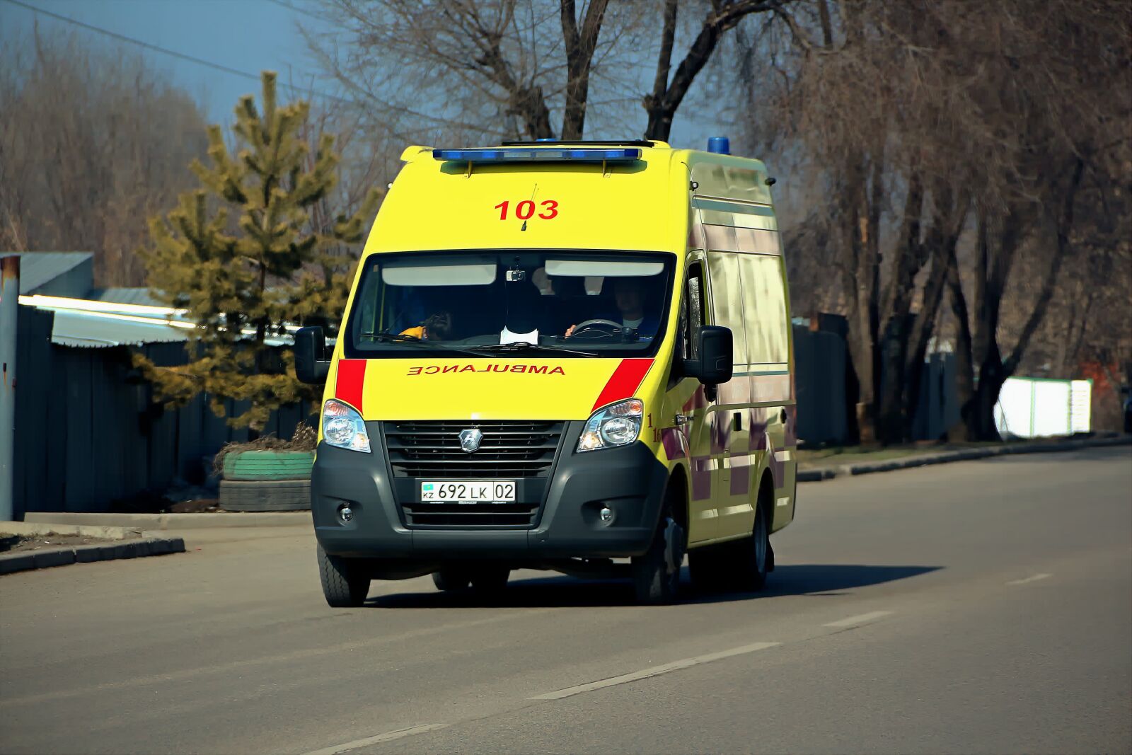 Canon EOS 700D (EOS Rebel T5i / EOS Kiss X7i) + Canon EF-S 18-135mm F3.5-5.6 IS sample photo. Almaty, kazakhstan, ambulance photography