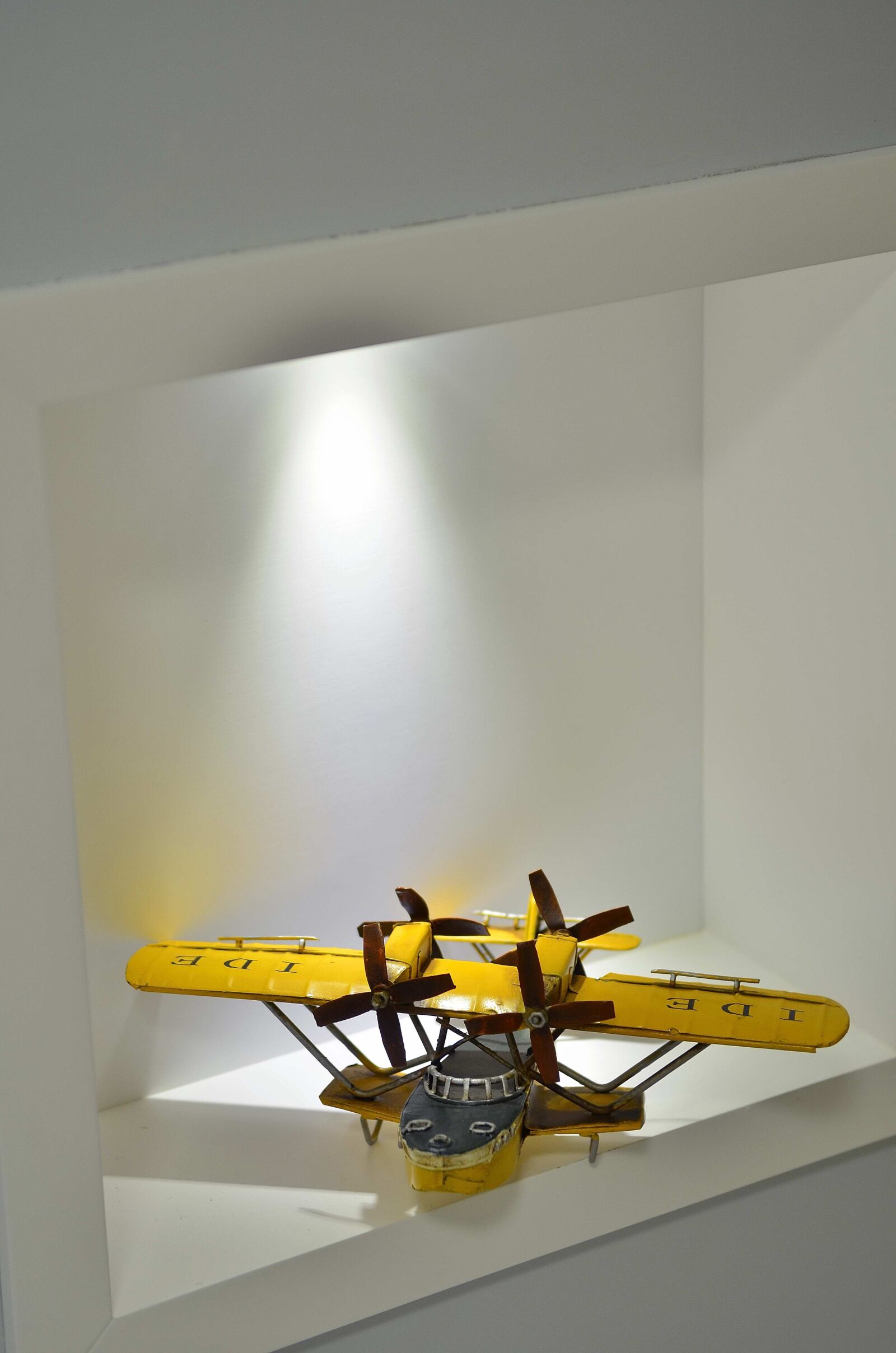 Nikon D7000 sample photo. Niche, lighting, plane photography