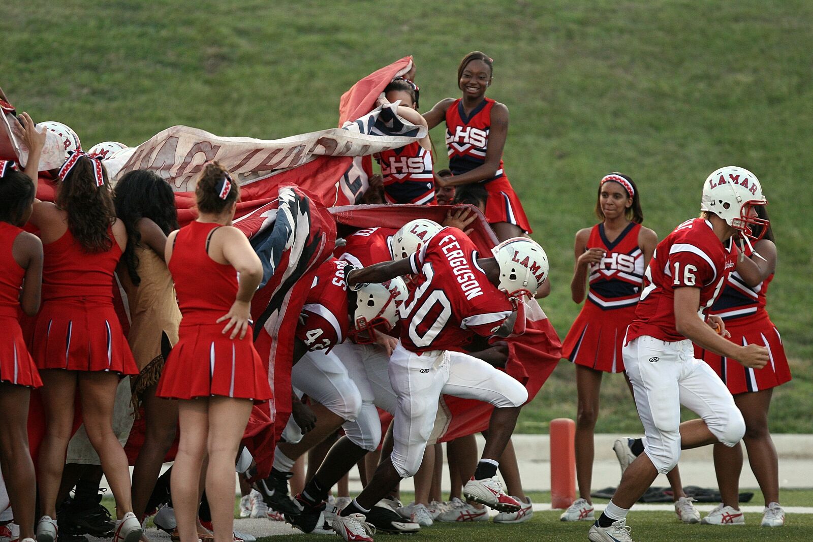 Canon EOS 20D sample photo. Football team, cheerleaders, pre-game photography