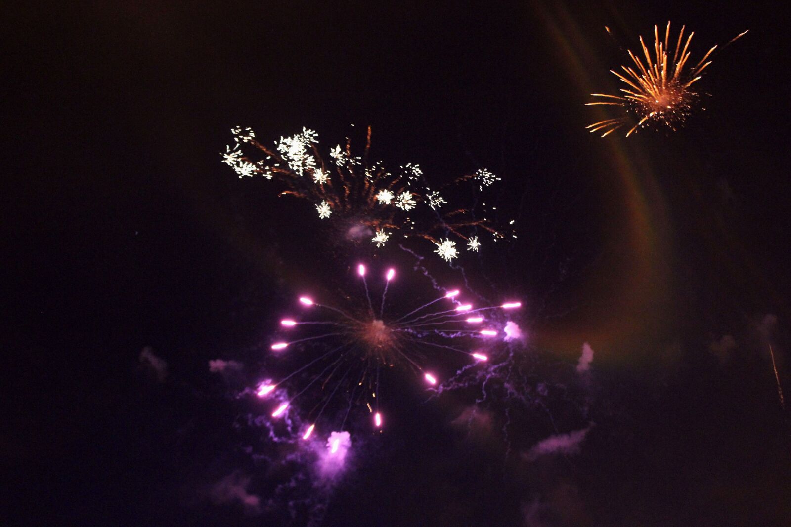 Canon EOS 550D (EOS Rebel T2i / EOS Kiss X4) sample photo. Artifice, colors, festival photography