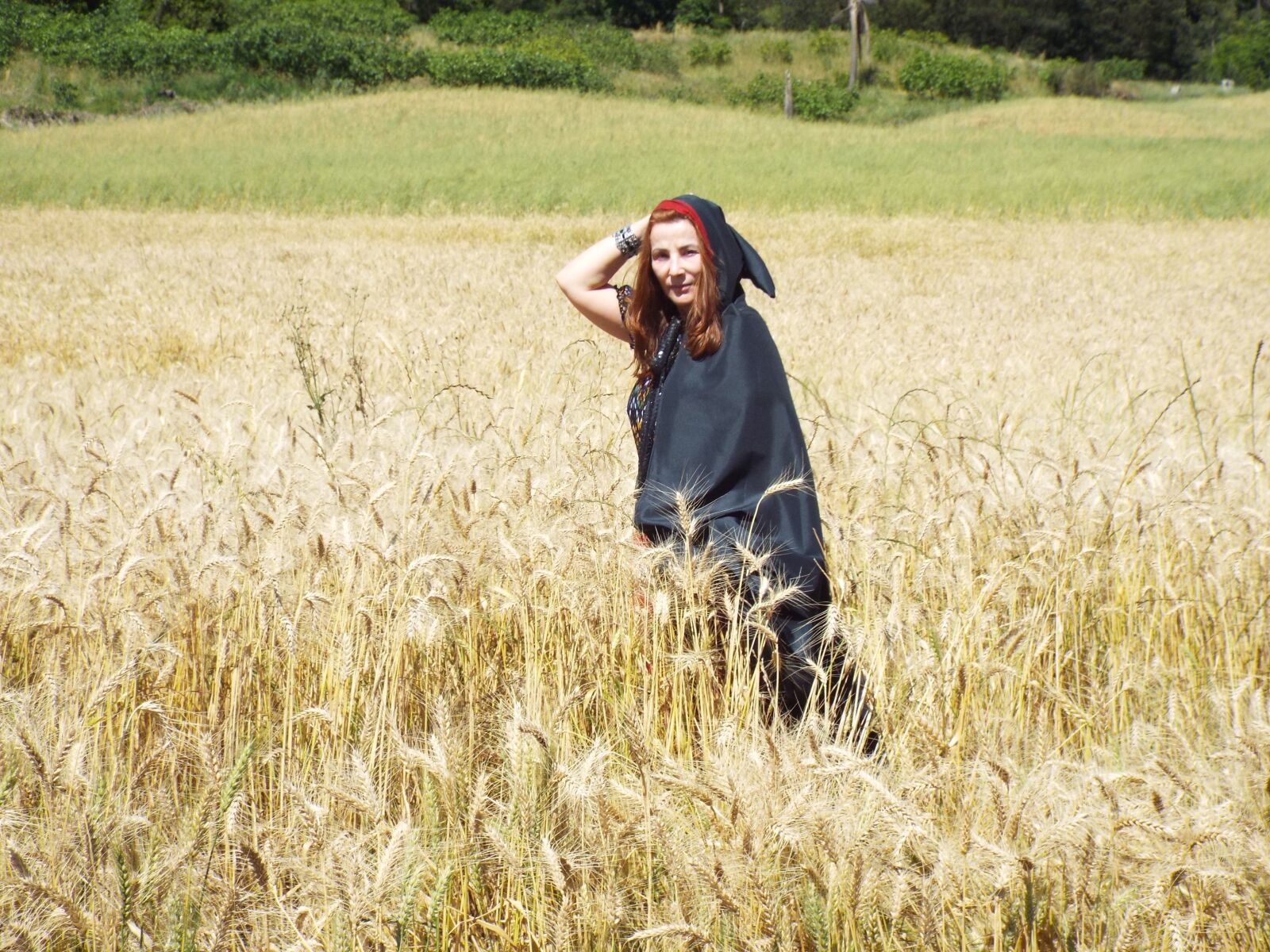 Fujifilm FinePix S8200 sample photo. Raven-witch, plantation, scarecrow photography