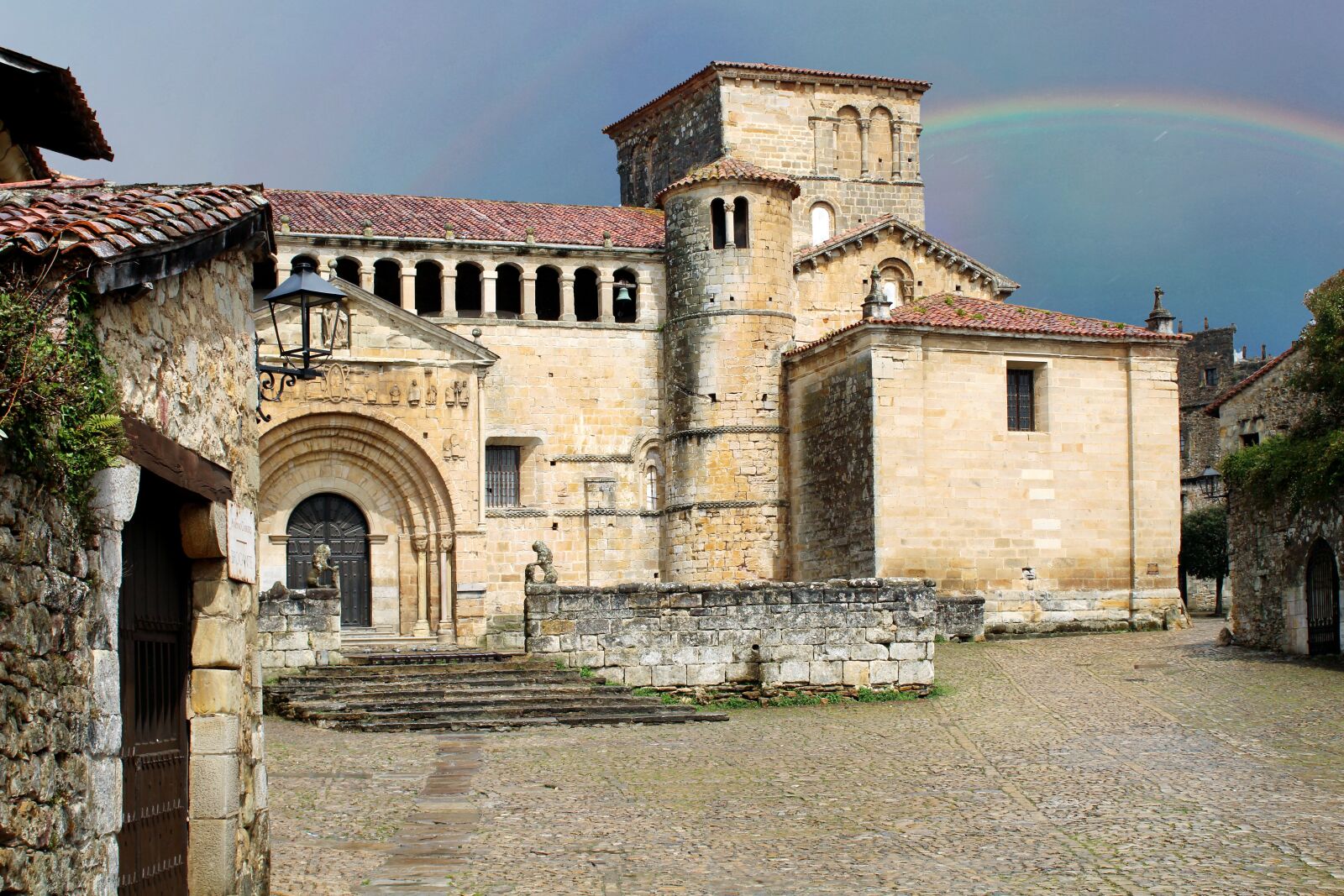 Canon EOS 1300D (EOS Rebel T6 / EOS Kiss X80) sample photo. Monasteries, rain, house photography