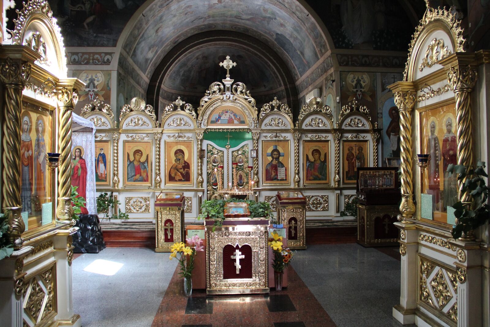 Canon EOS 600D (Rebel EOS T3i / EOS Kiss X5) sample photo. Temple, monastery, the iconostasis photography