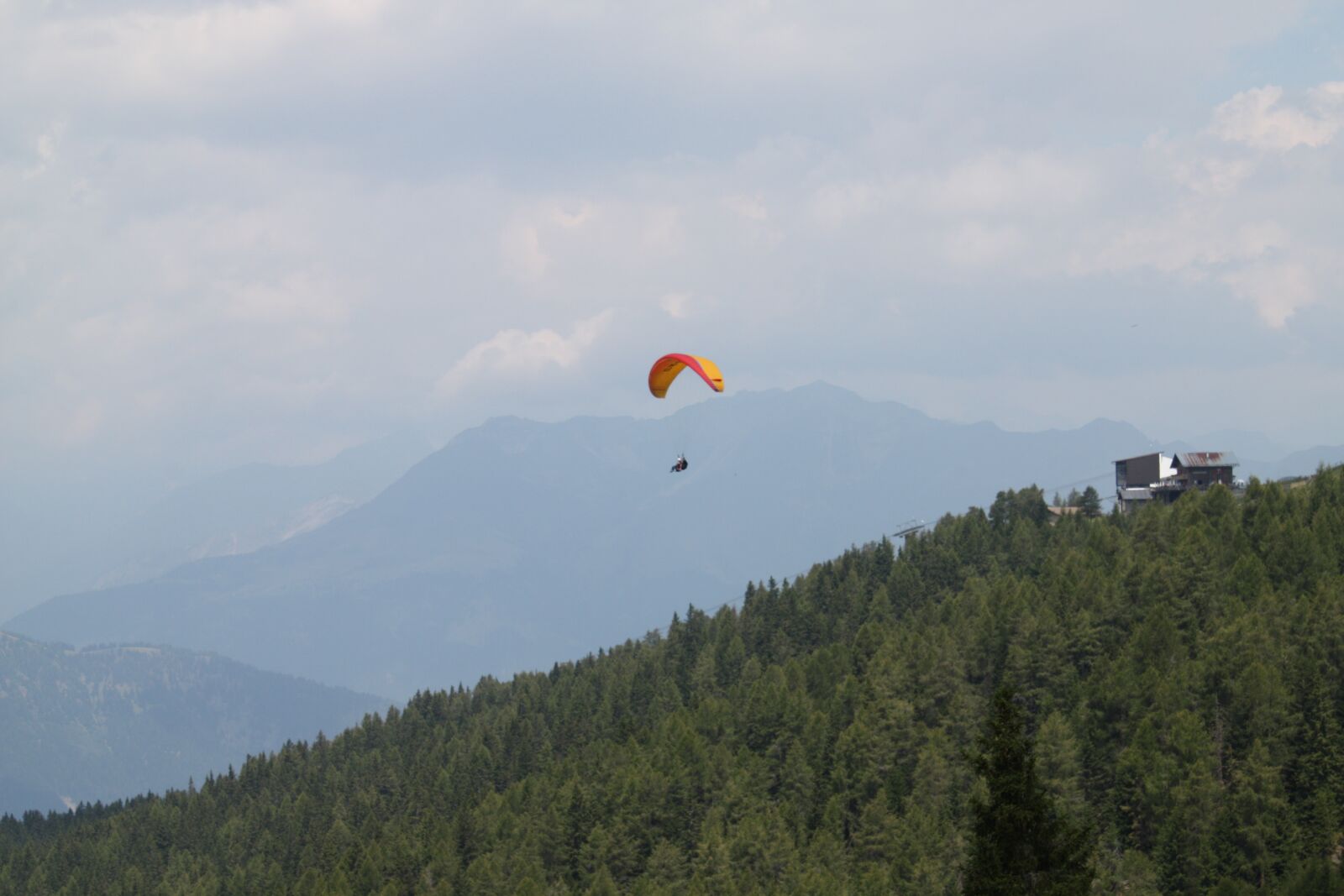 Canon EOS 450D (EOS Rebel XSi / EOS Kiss X2) sample photo. Hang glider, italy, flying photography