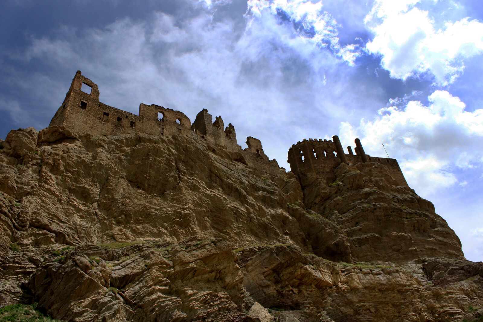 Canon EOS 500D (EOS Rebel T1i / EOS Kiss X3) sample photo. Castle, rocky, cloud photography