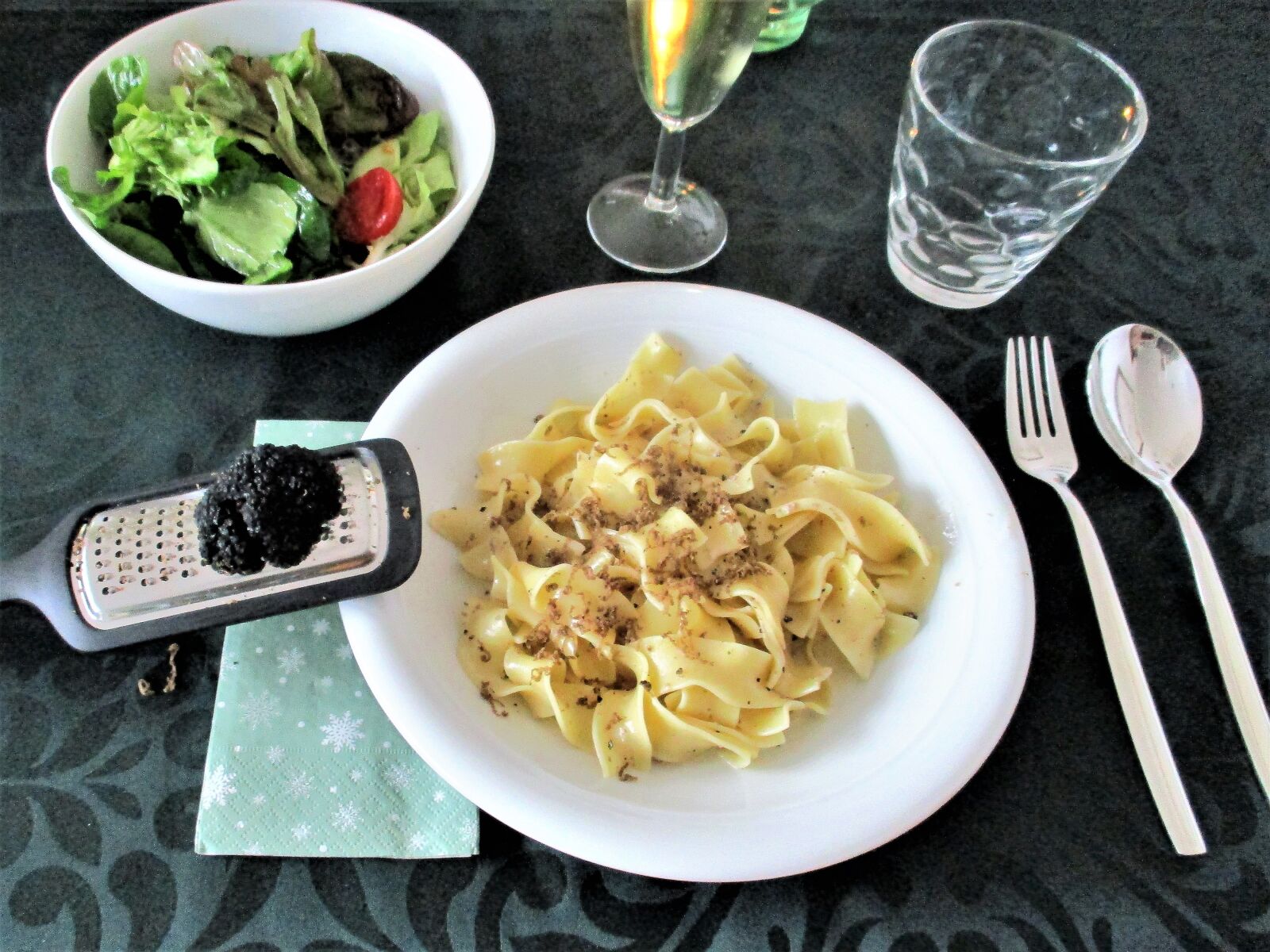 Canon IXUS 185 sample photo. Noodles, truffle, eat photography