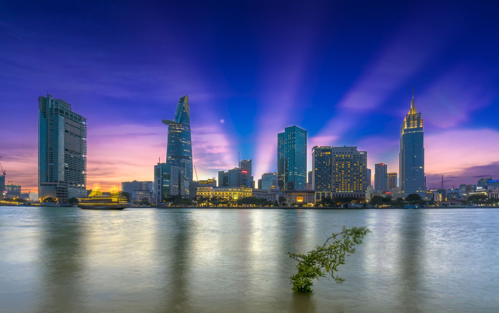 DT 16-35mm F4 SAM sample photo. Thoai, huy, pham photography