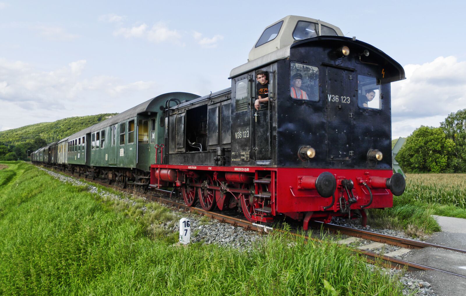 Panasonic Lumix DMC-FZ1000 sample photo. Diesel locomotive, museum railway photography