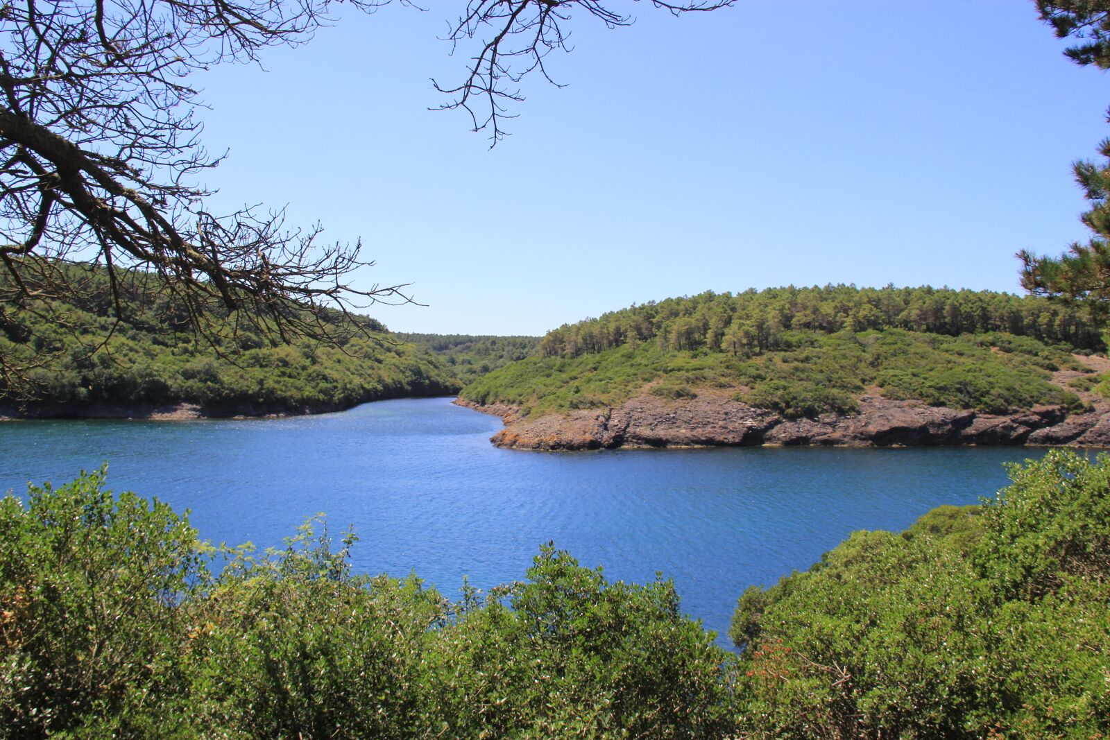 Canon EF-S 18-200mm F3.5-5.6 IS sample photo. Lake, nature, outdoors photography