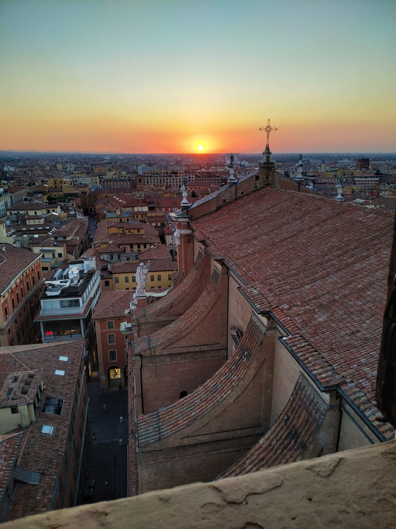 Xiaomi MI 8 Lite sample photo. Bologna, cathedral, sunset photography
