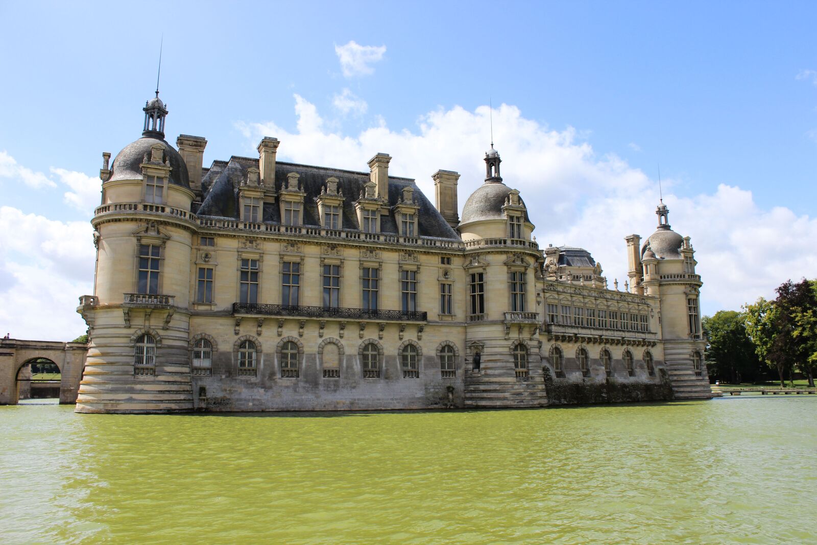 Canon EOS 600D (Rebel EOS T3i / EOS Kiss X5) sample photo. Castle, sun, clouds photography