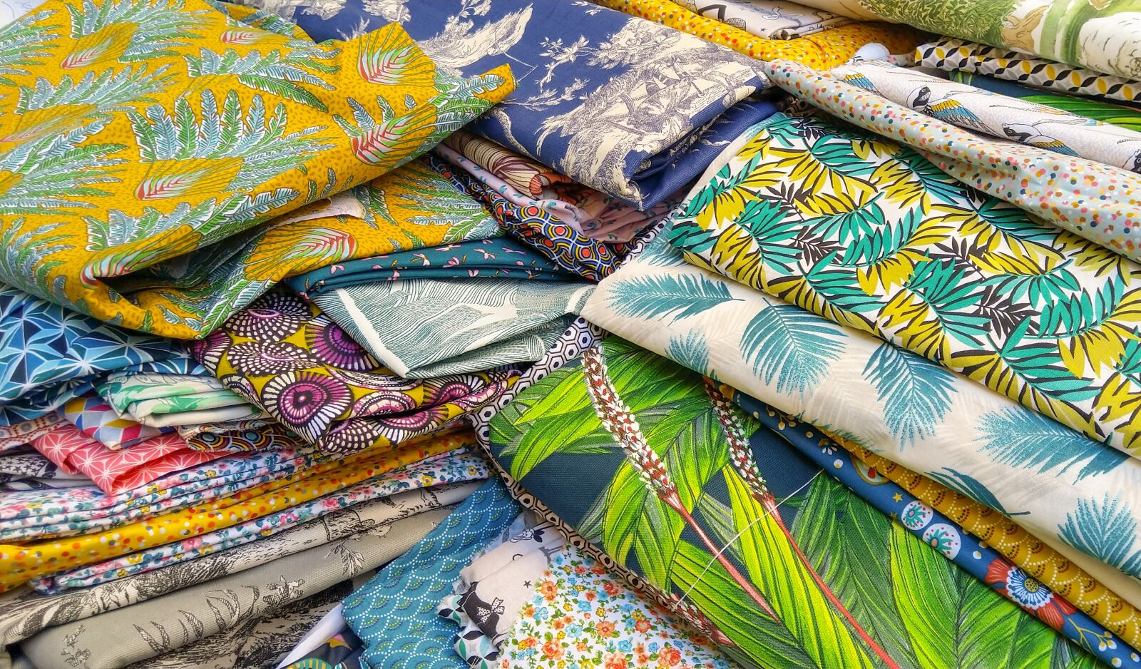 HMD Global Nokia 7 plus sample photo. Cloths, market, fashion photography