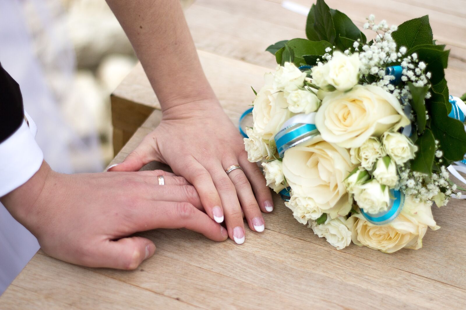 Canon EOS 700D (EOS Rebel T5i / EOS Kiss X7i) + Canon EF 50mm F1.8 II sample photo. Wedding, rings, bouquet photography