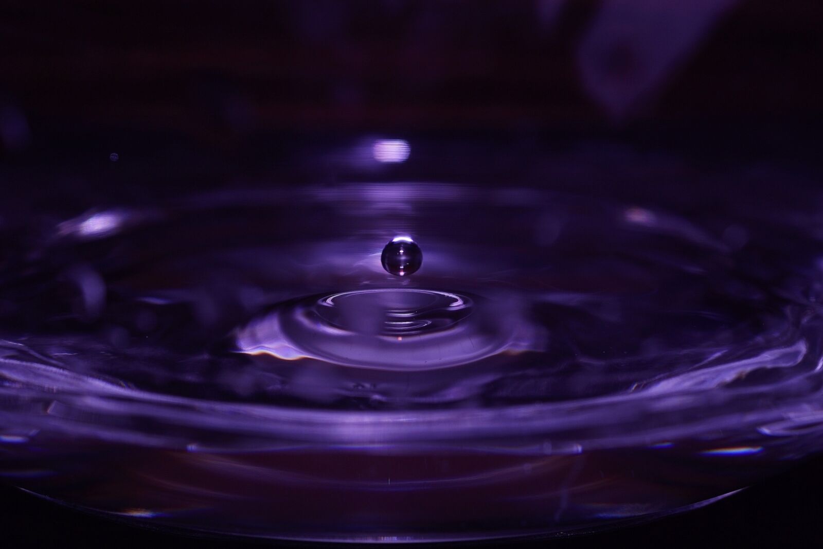 Sony DT 30mm F2.8 Macro SAM sample photo. Water, ripples, drop photography