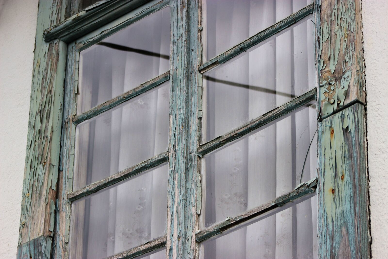 Canon EF 75-300mm f/4-5.6 sample photo. Window, old, glass photography