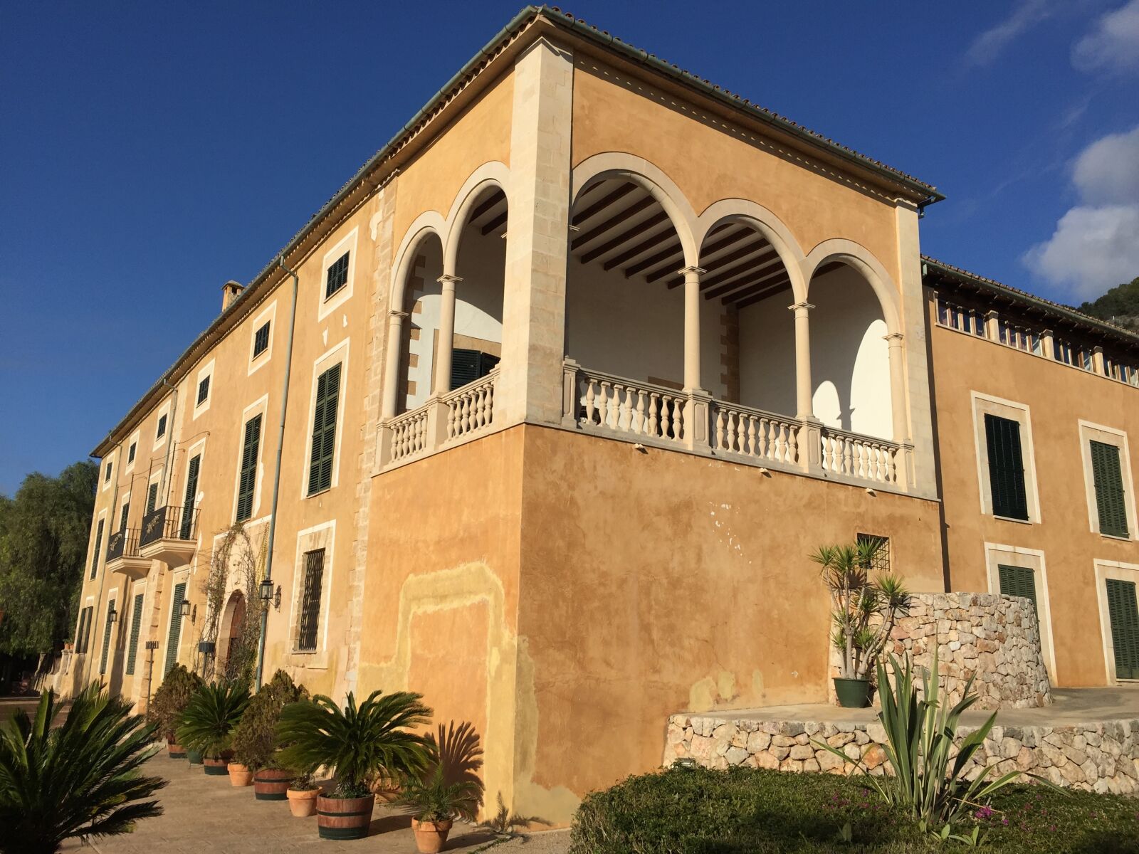 iPhone 6 Plus back camera 4.15mm f/2.2 sample photo. Architecture, travel, building photography