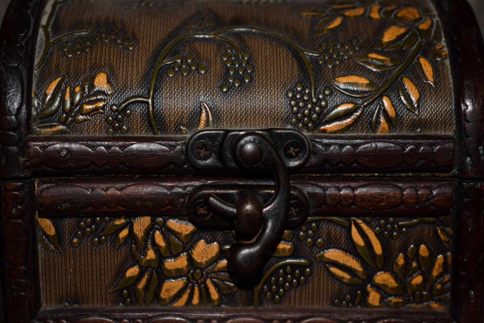 Nikon D3300 sample photo. Box, wooden, carved photography