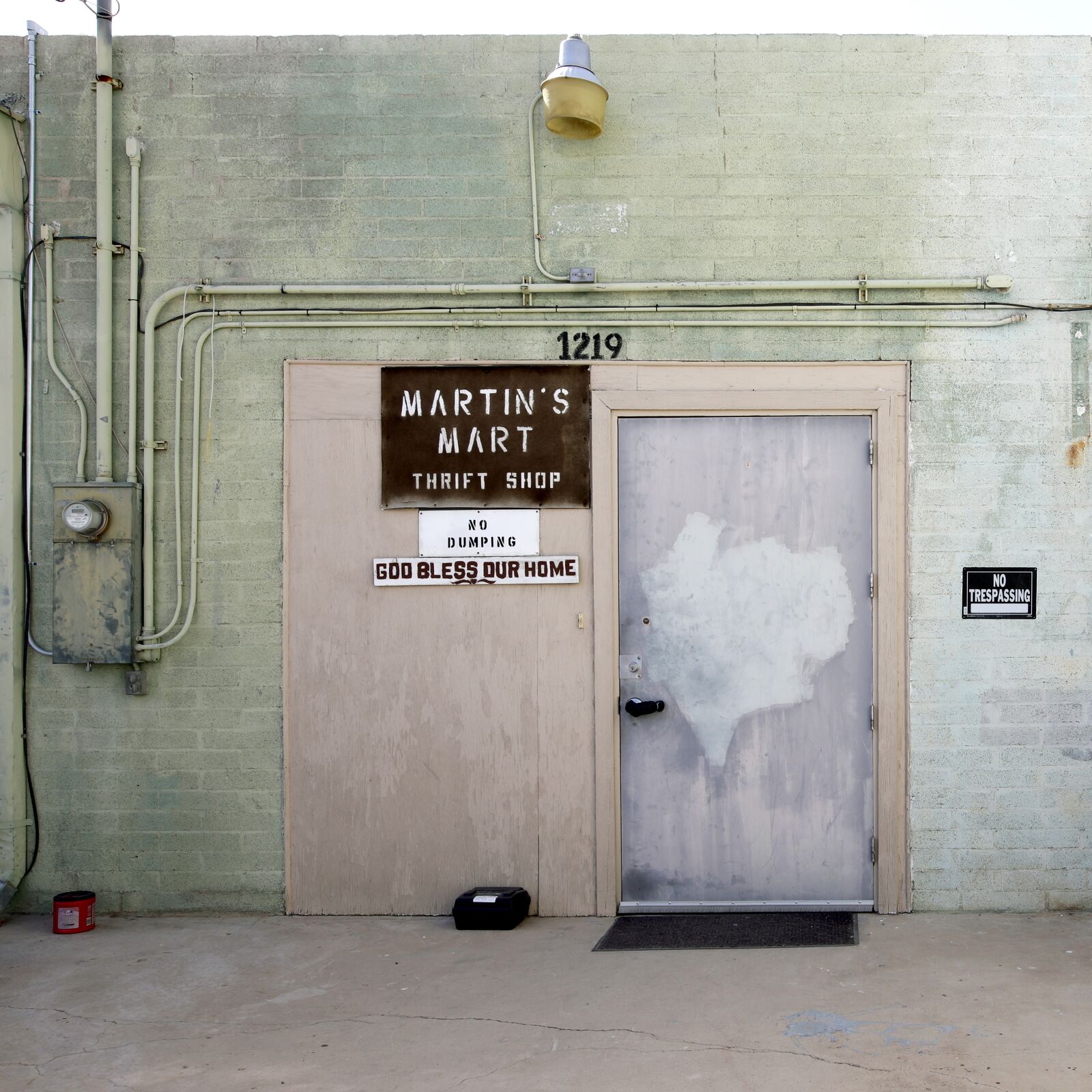 Canon EOS 5D Mark IV sample photo. Backyard, market, shield photography