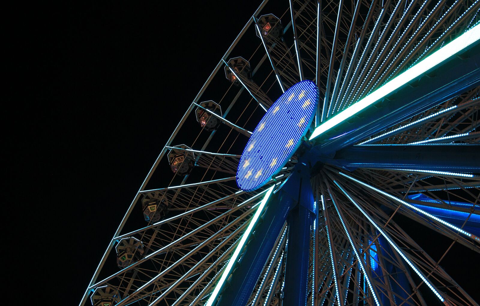 Canon EOS 550D (EOS Rebel T2i / EOS Kiss X4) sample photo. Fair, hustle and bustle photography