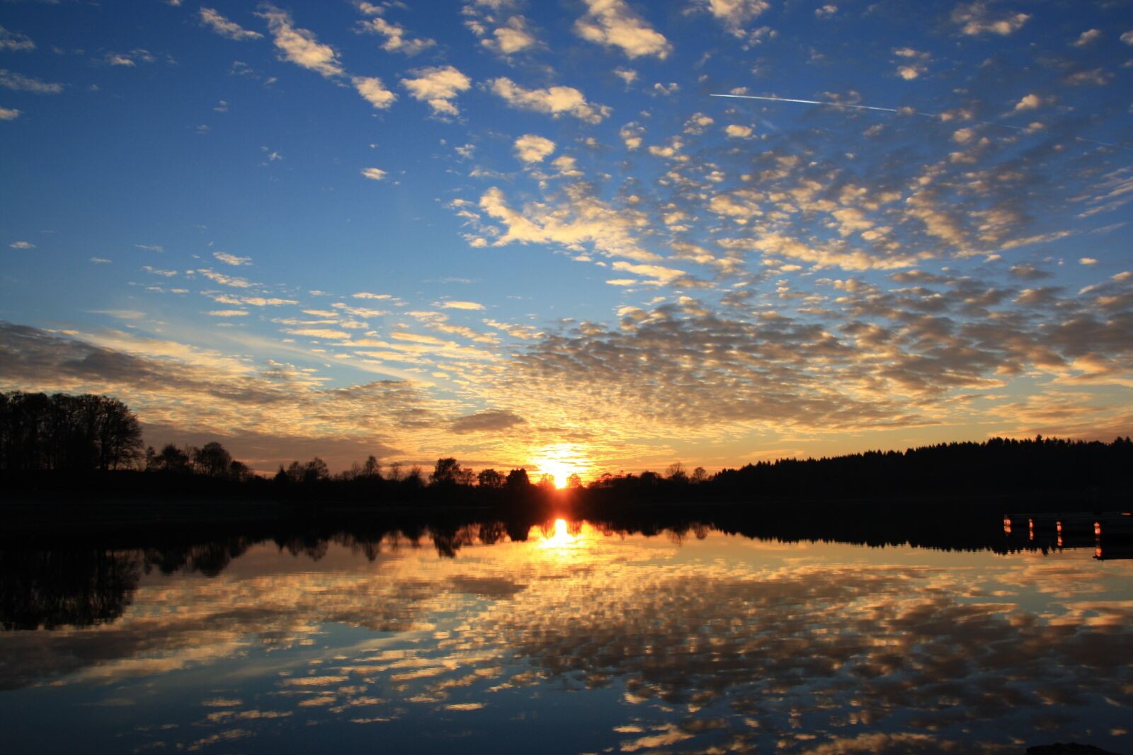 Canon EOS 1000D (EOS Digital Rebel XS / EOS Kiss F) sample photo. Nature, sunset, waters photography