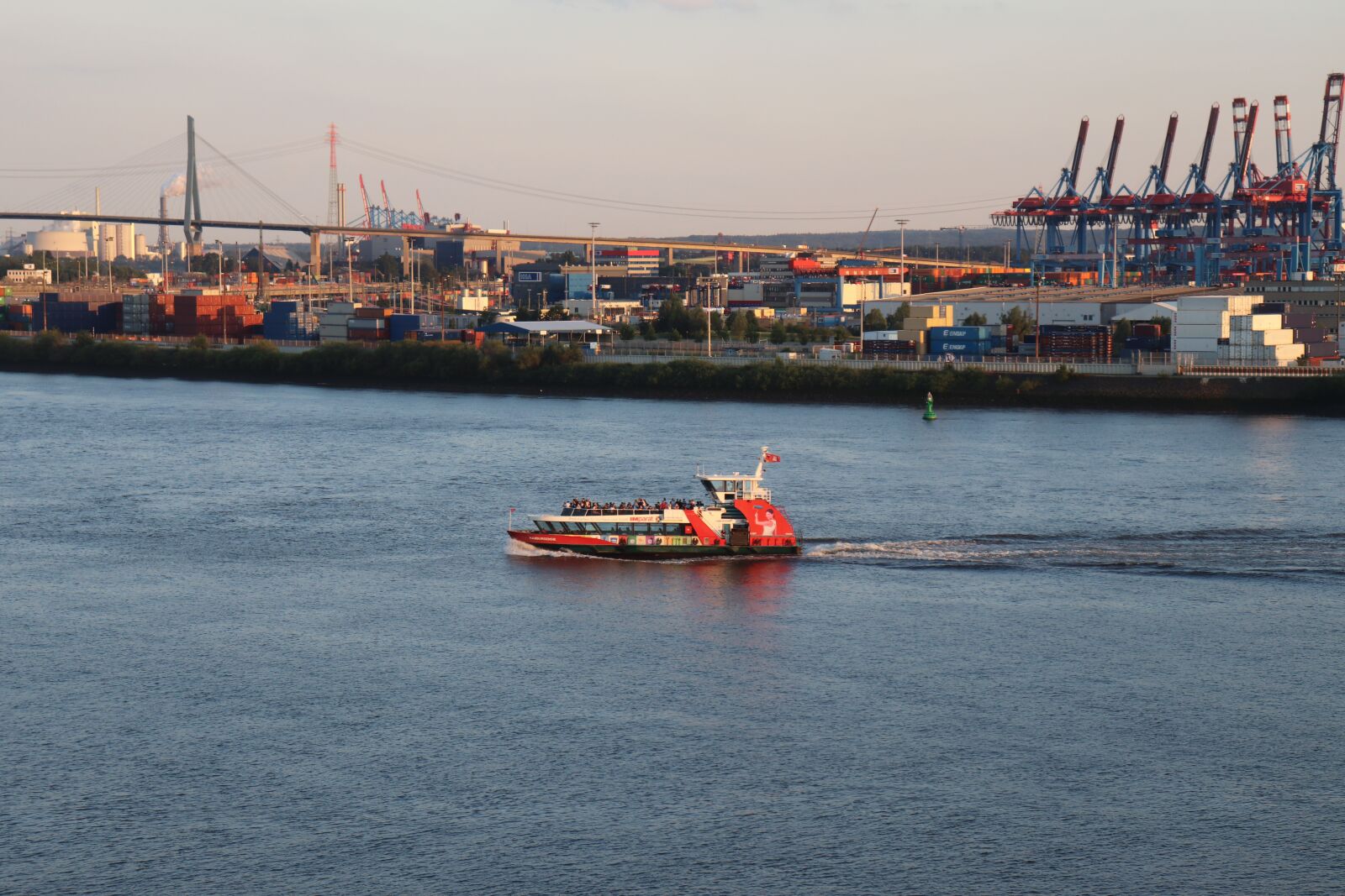 Canon EOS 200D (EOS Rebel SL2 / EOS Kiss X9) sample photo. Ship, water, boat photography
