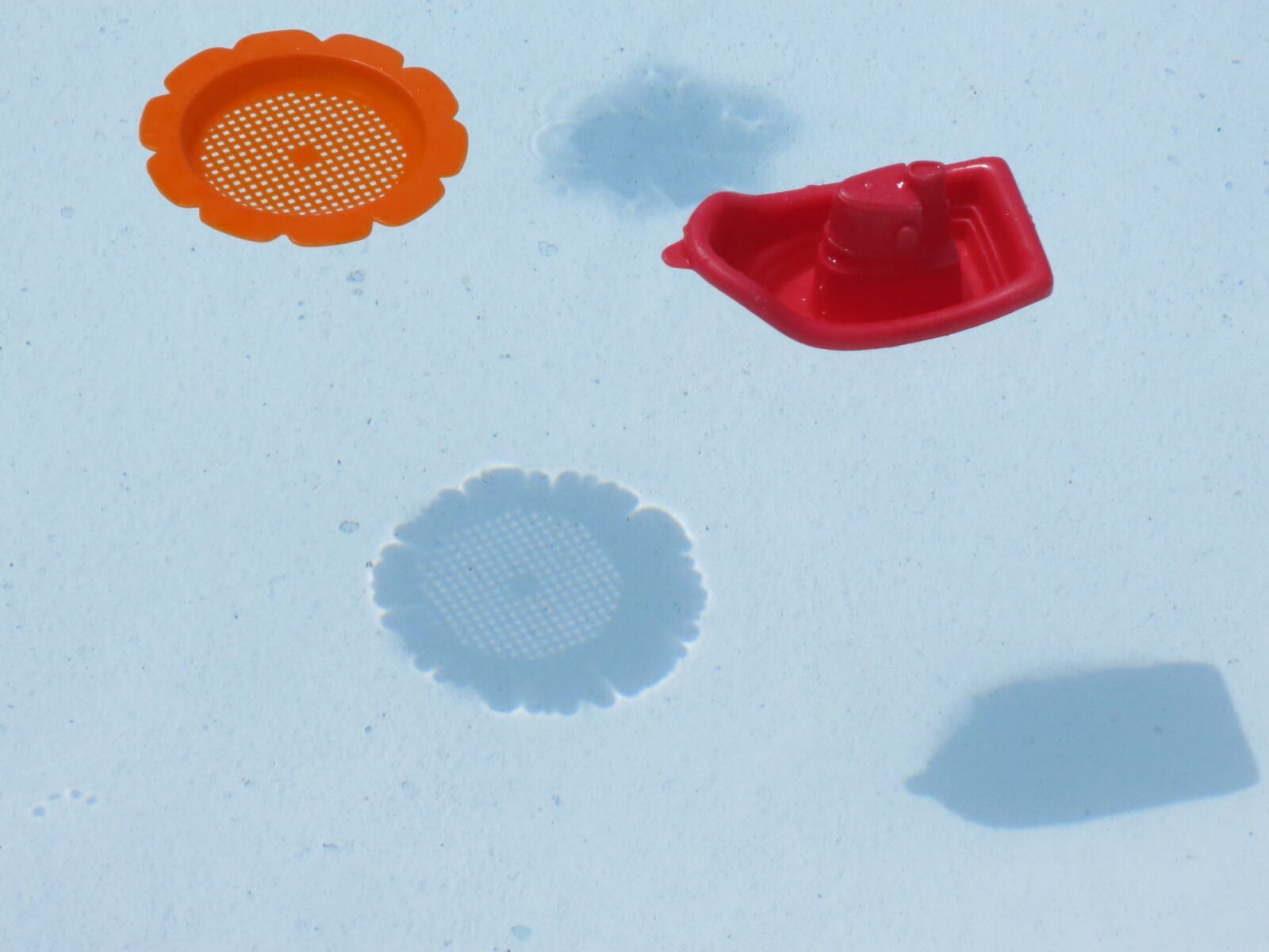Canon PowerShot G15 sample photo. Pool toy, toy, water photography
