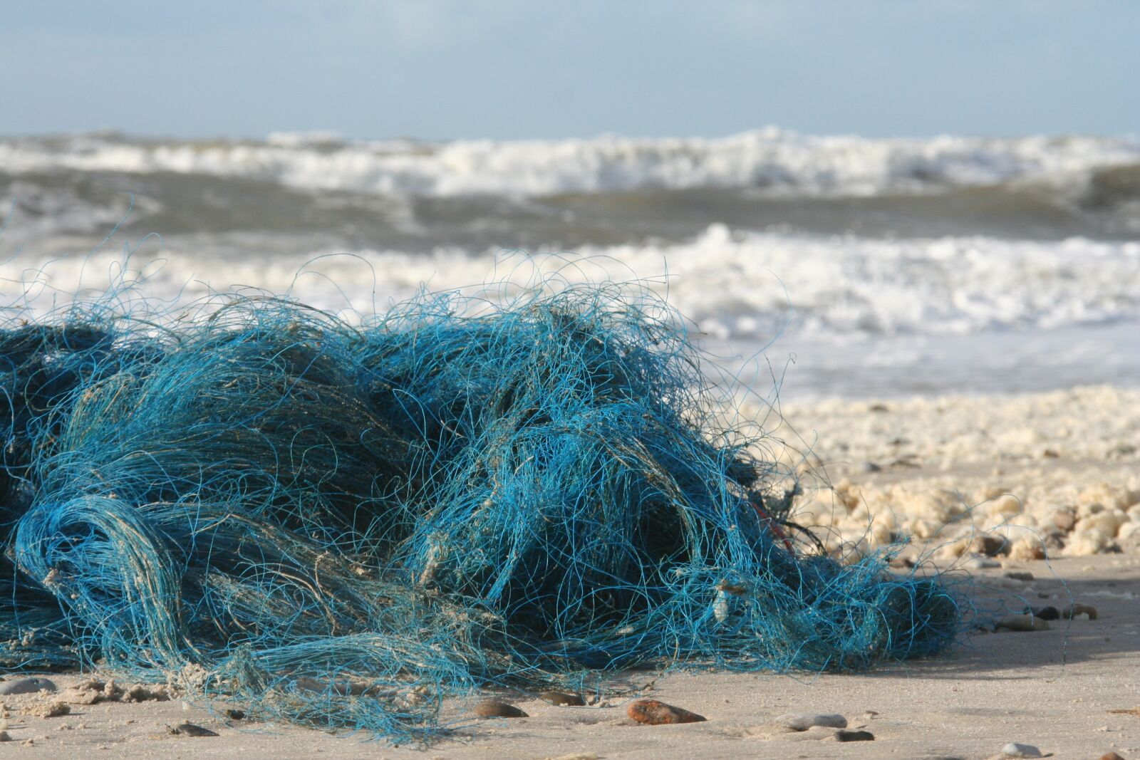 Canon EOS 350D (EOS Digital Rebel XT / EOS Kiss Digital N) sample photo. Sea, wave, flotsam photography