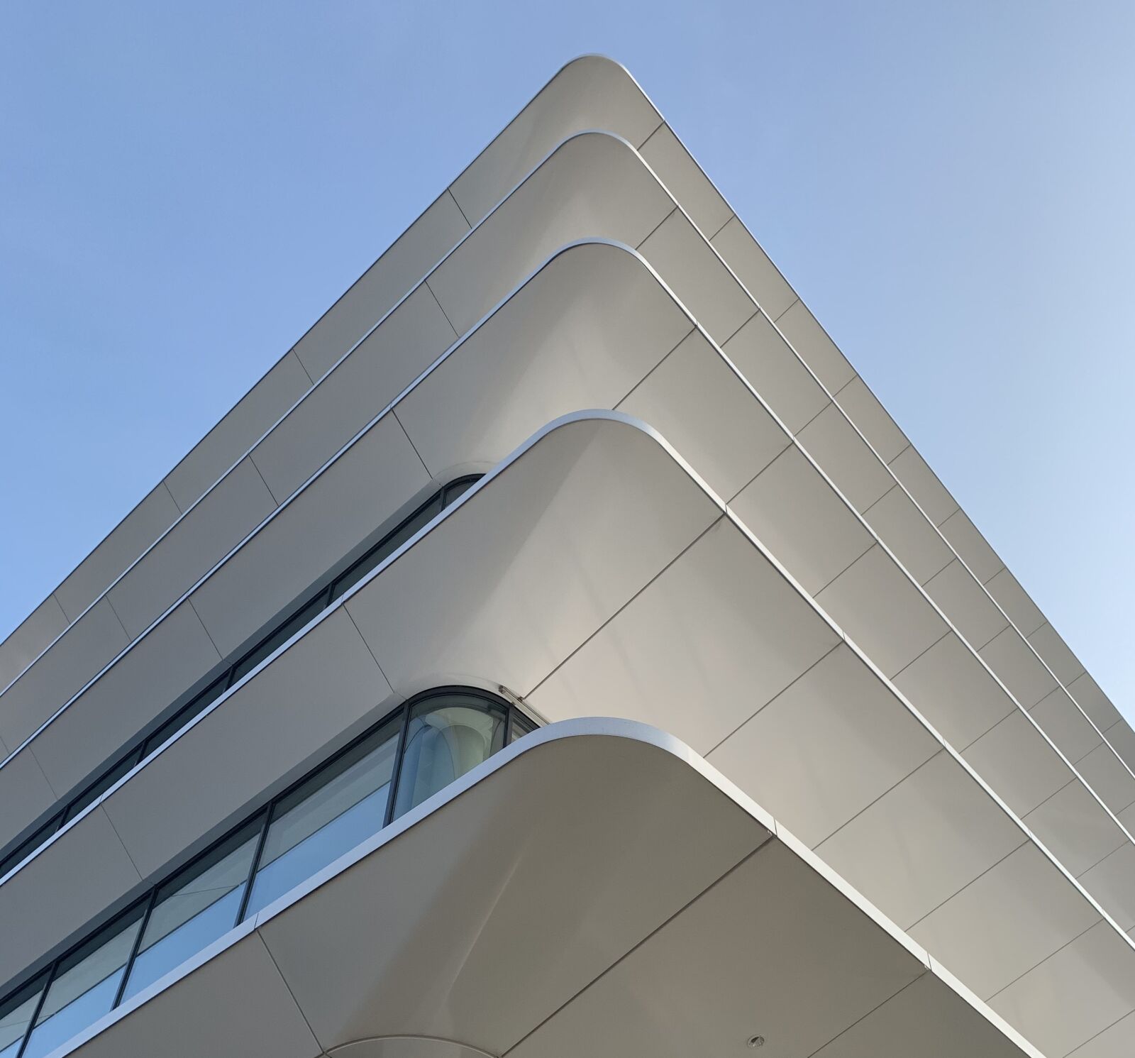 Apple iPhone XR sample photo. Architecture, building, urban photography