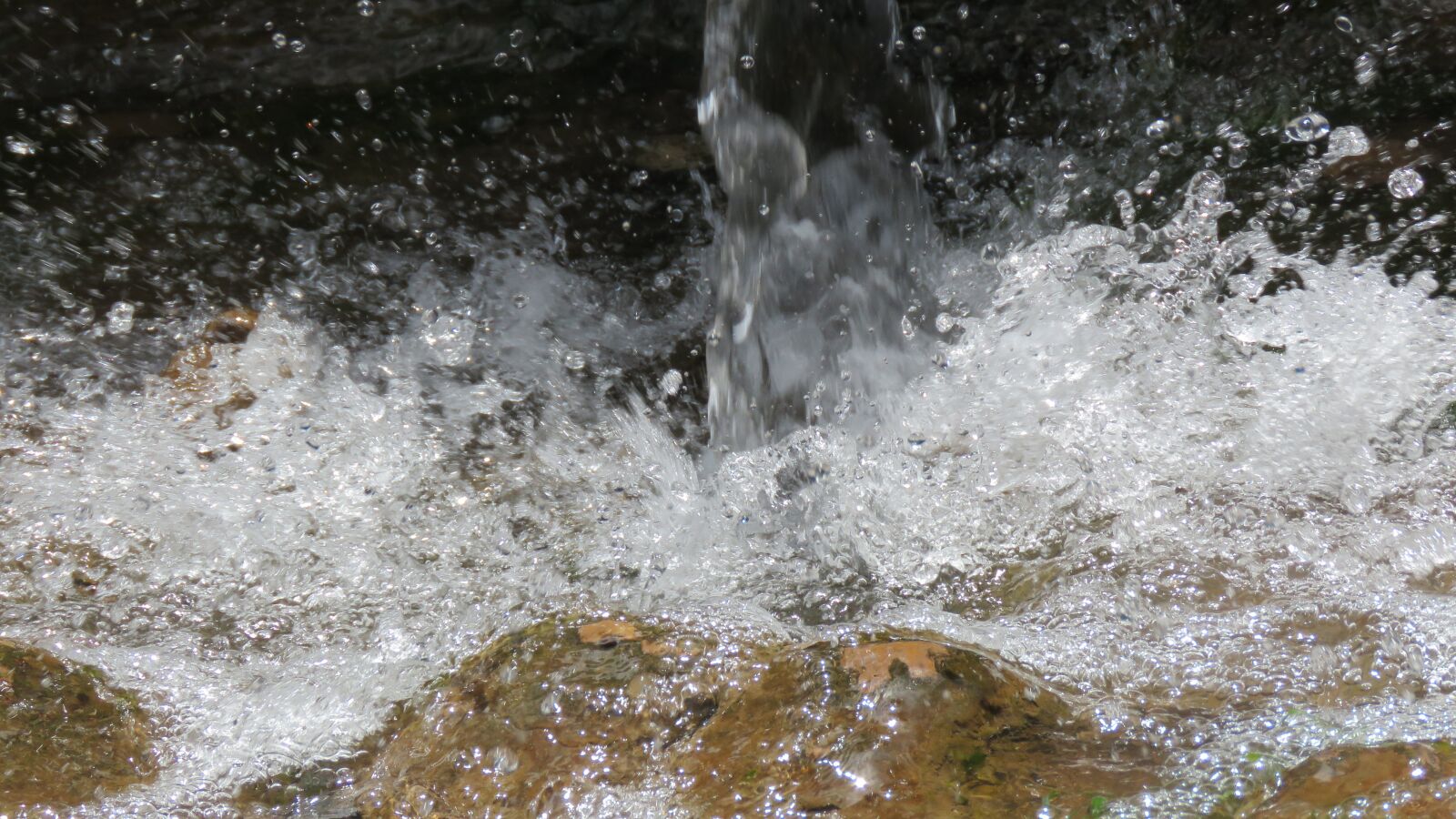 Canon PowerShot SX60 HS sample photo. Water, blow, stones photography