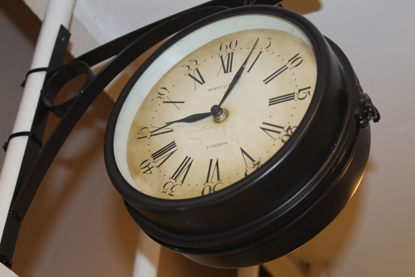 Canon EOS 1100D (EOS Rebel T3 / EOS Kiss X50) sample photo. Clock, station, train photography