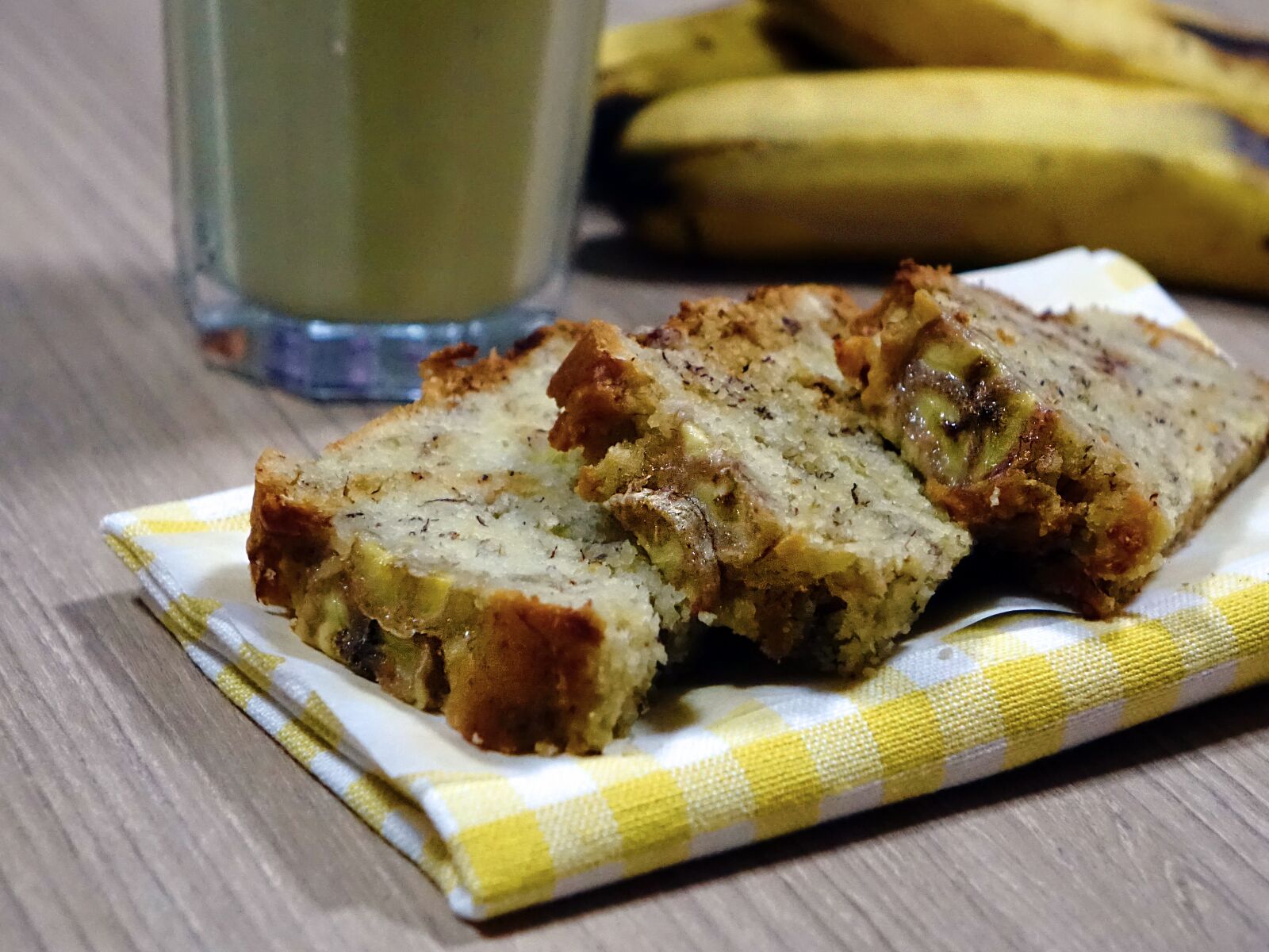 Sony Cyber-shot DSC-RX10 sample photo. Banana cake, pastry, bakery photography