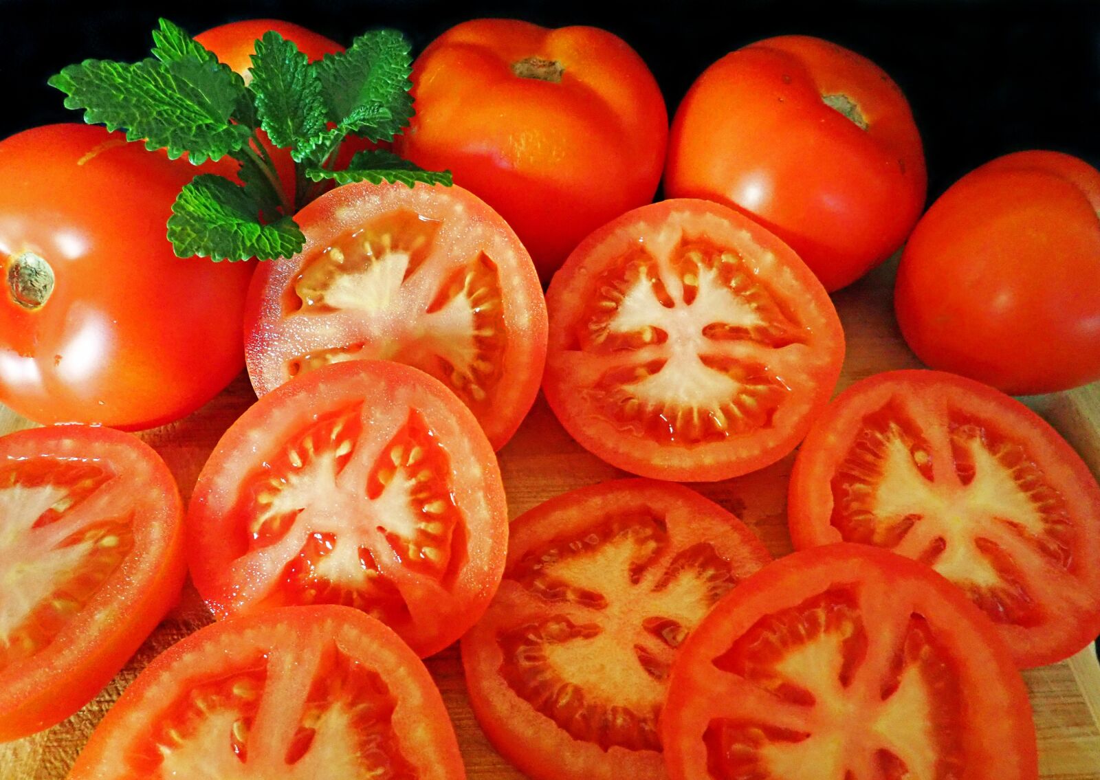 Olympus TG-5 sample photo. Tomatoes, sliced, food photography