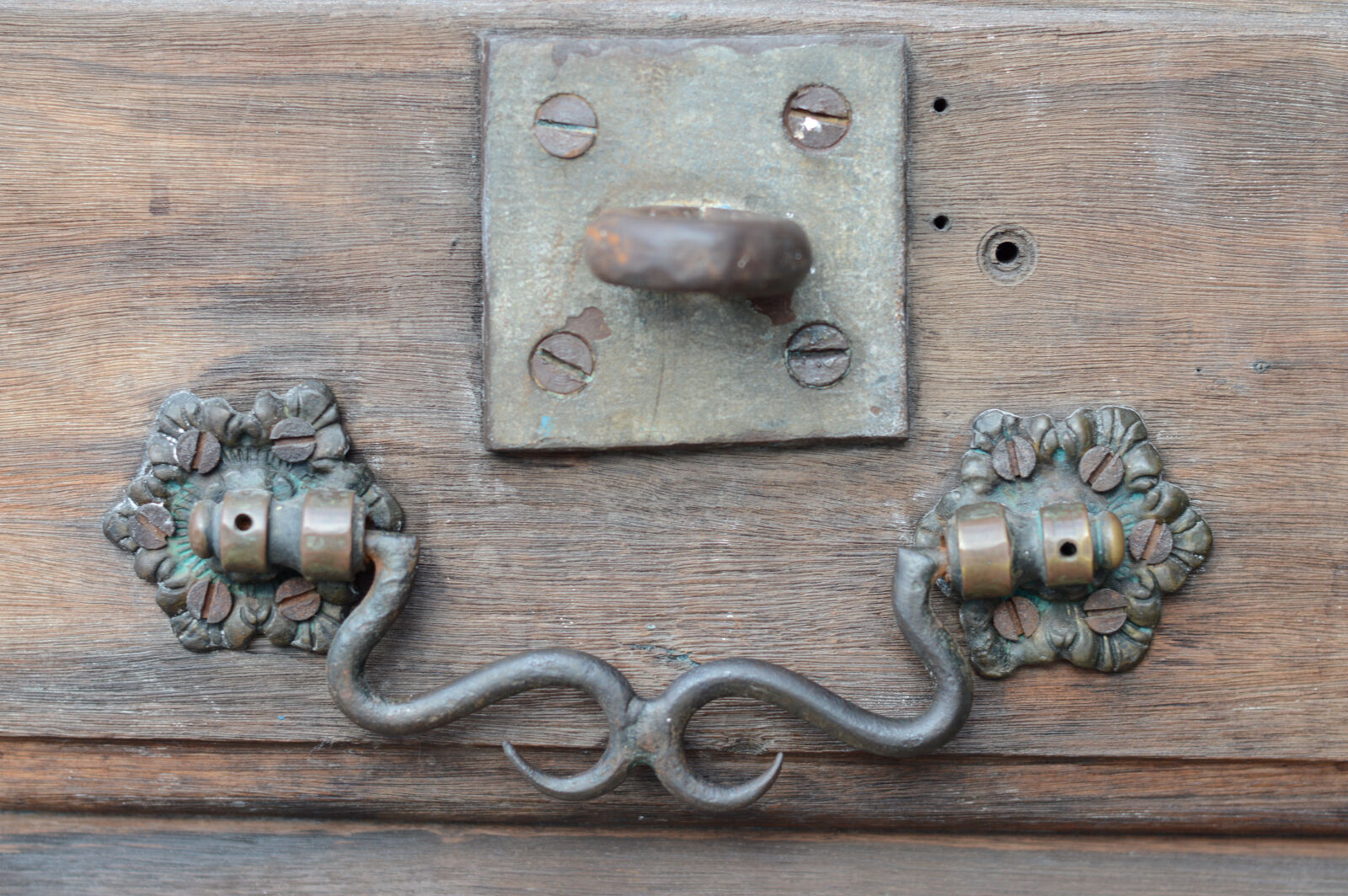 Nikon D3200 + Nikon AF-S Nikkor 50mm F1.8G sample photo. Door, old, retro, wood photography