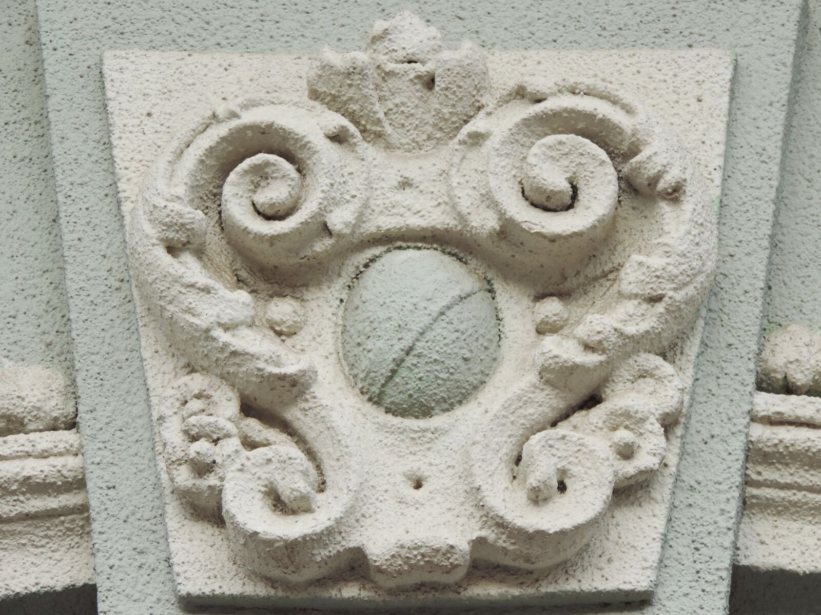 Nikon Coolpix P520 sample photo. Heraldry, heritage, art, architecture photography