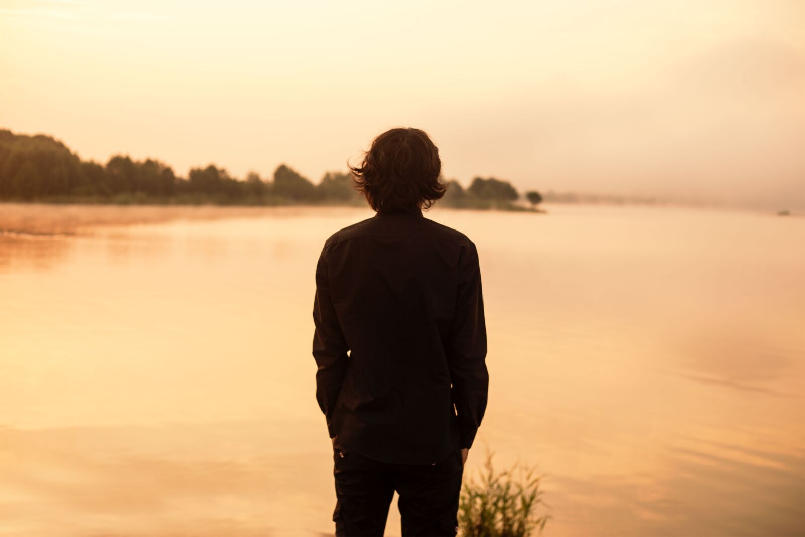 Canon EOS 5D Mark III sample photo. Man, back, lake photography