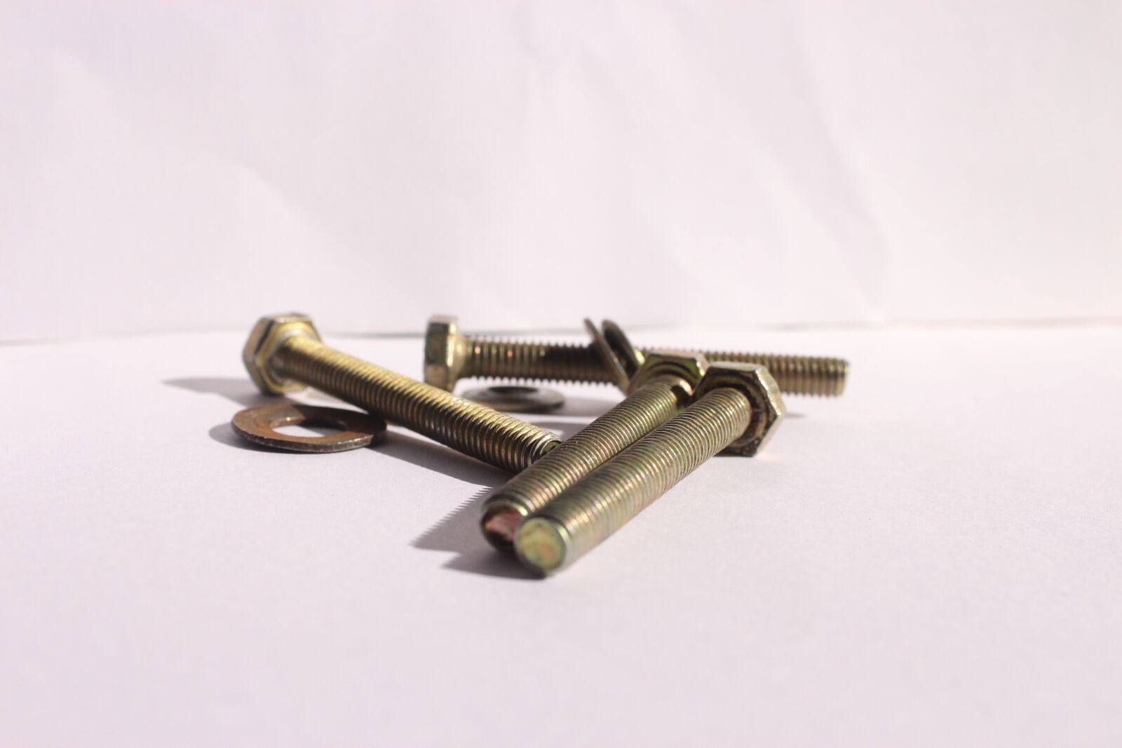 Canon EOS 700D (EOS Rebel T5i / EOS Kiss X7i) sample photo. Steel, isolated, brass photography