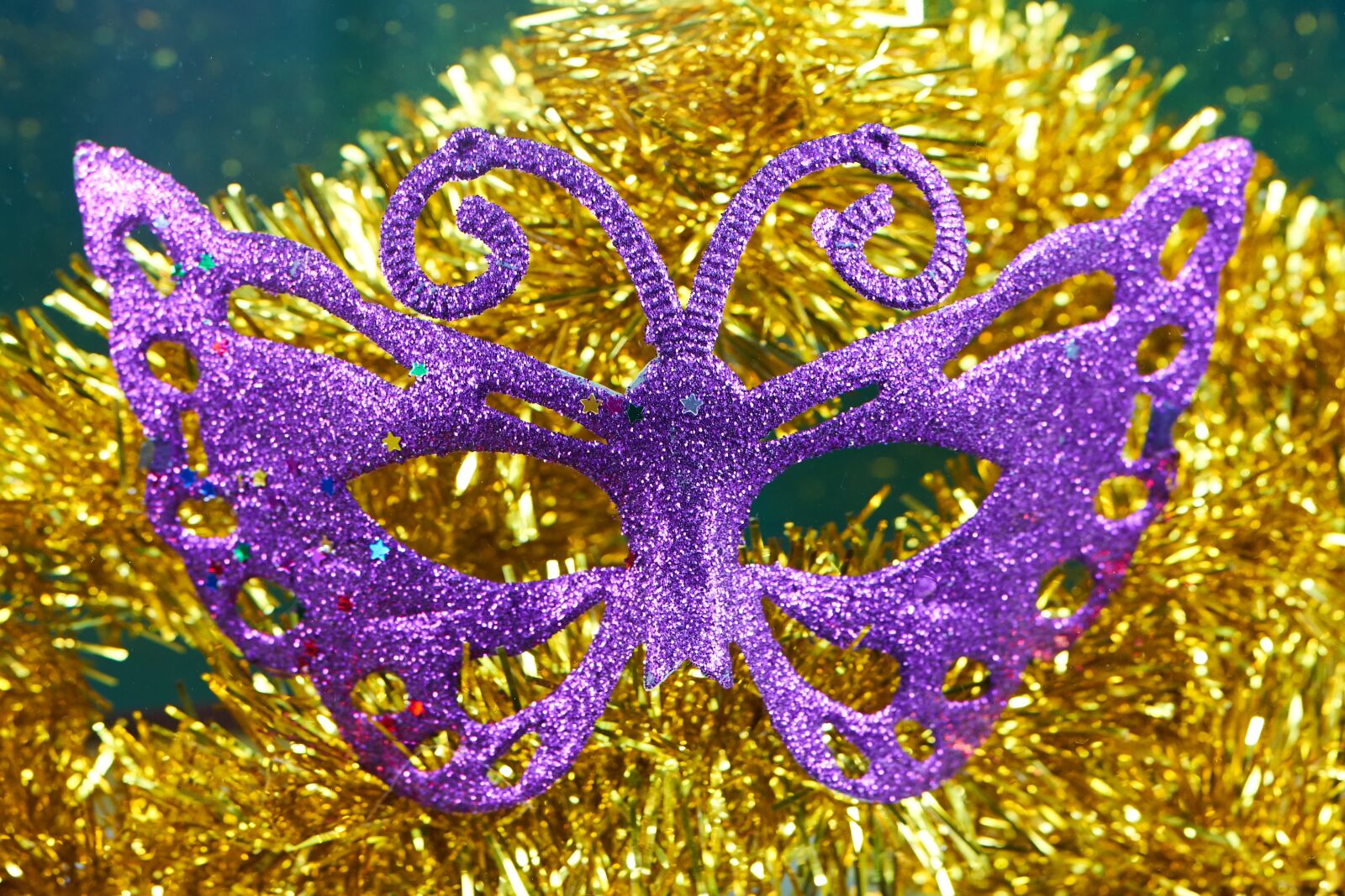 Sigma 85mm F1.4 DG HSM Art sample photo. Mask, purple, celebration photography