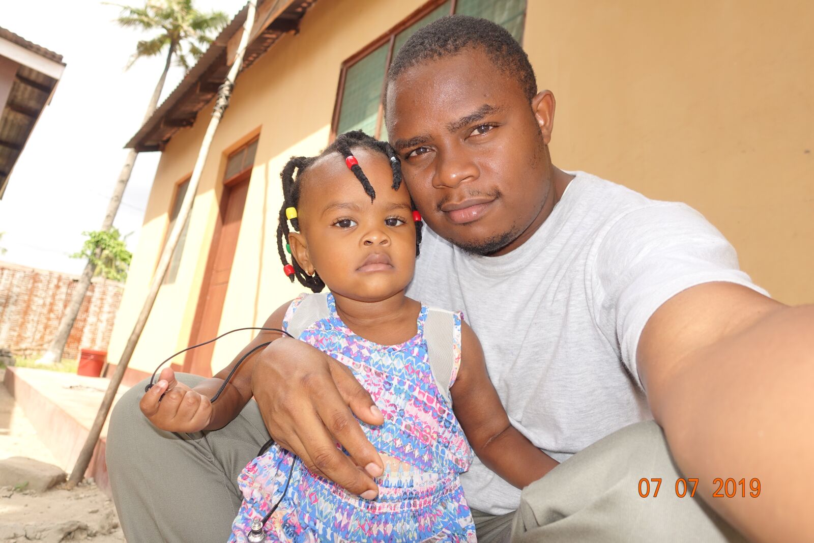Sony Cyber-shot DSC-RX100 IV sample photo. Father, daughter, family photography