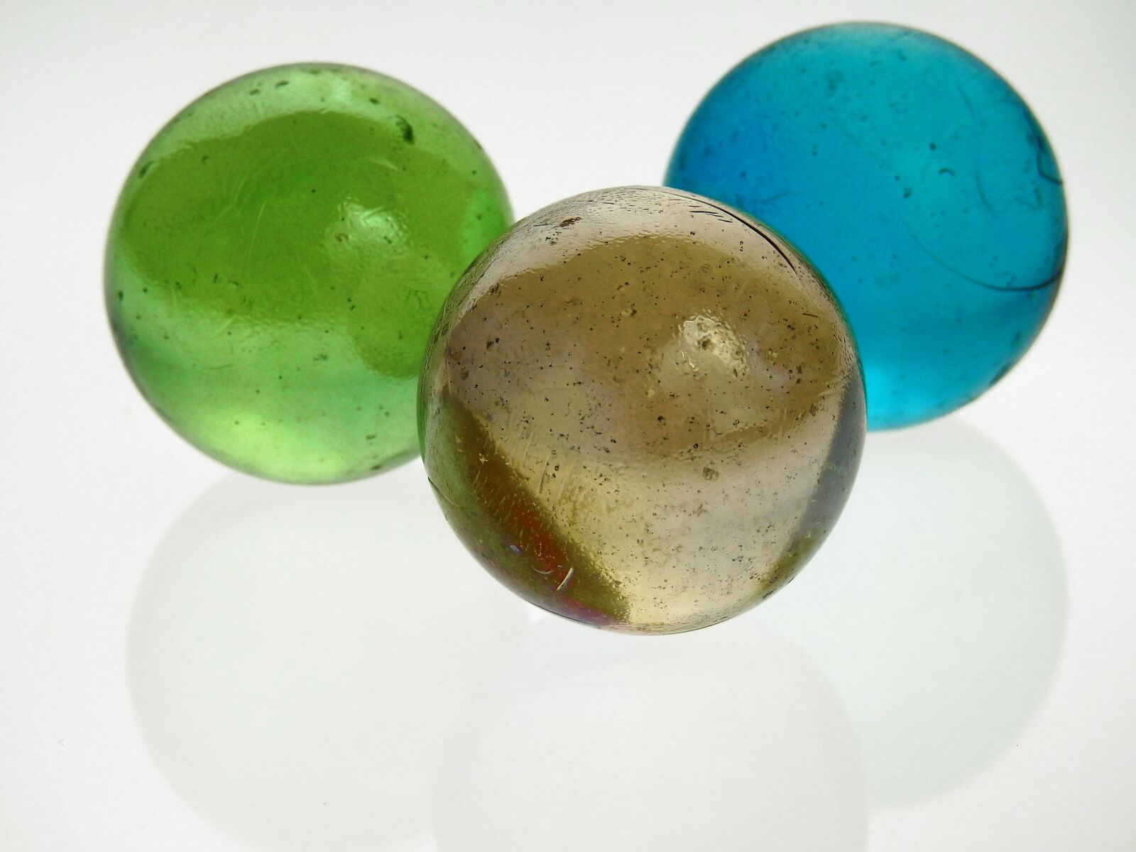 Nikon Coolpix P900 sample photo. Marbles, balls, glass photography