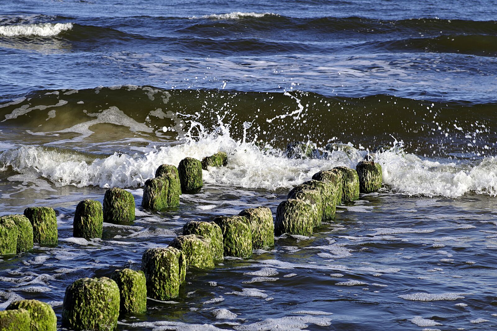 Pentax K-S2 sample photo. Sea, the waves, breakwater photography