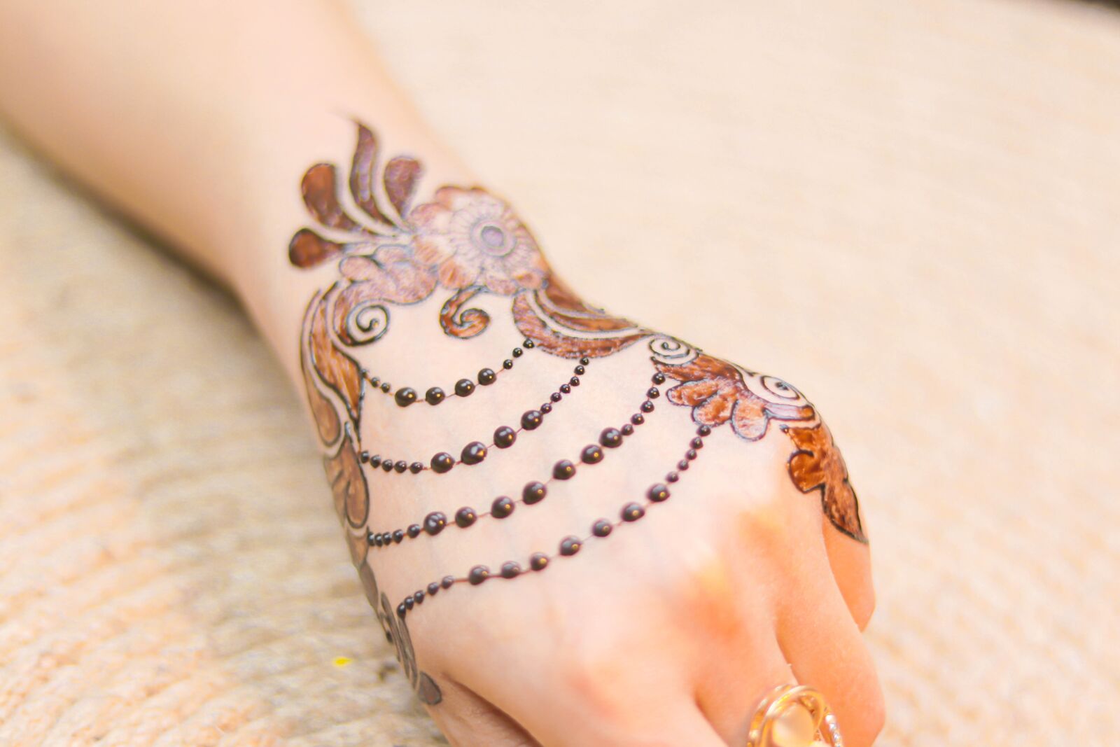 Canon EOS 80D sample photo. Jewellery, henna art, girl photography