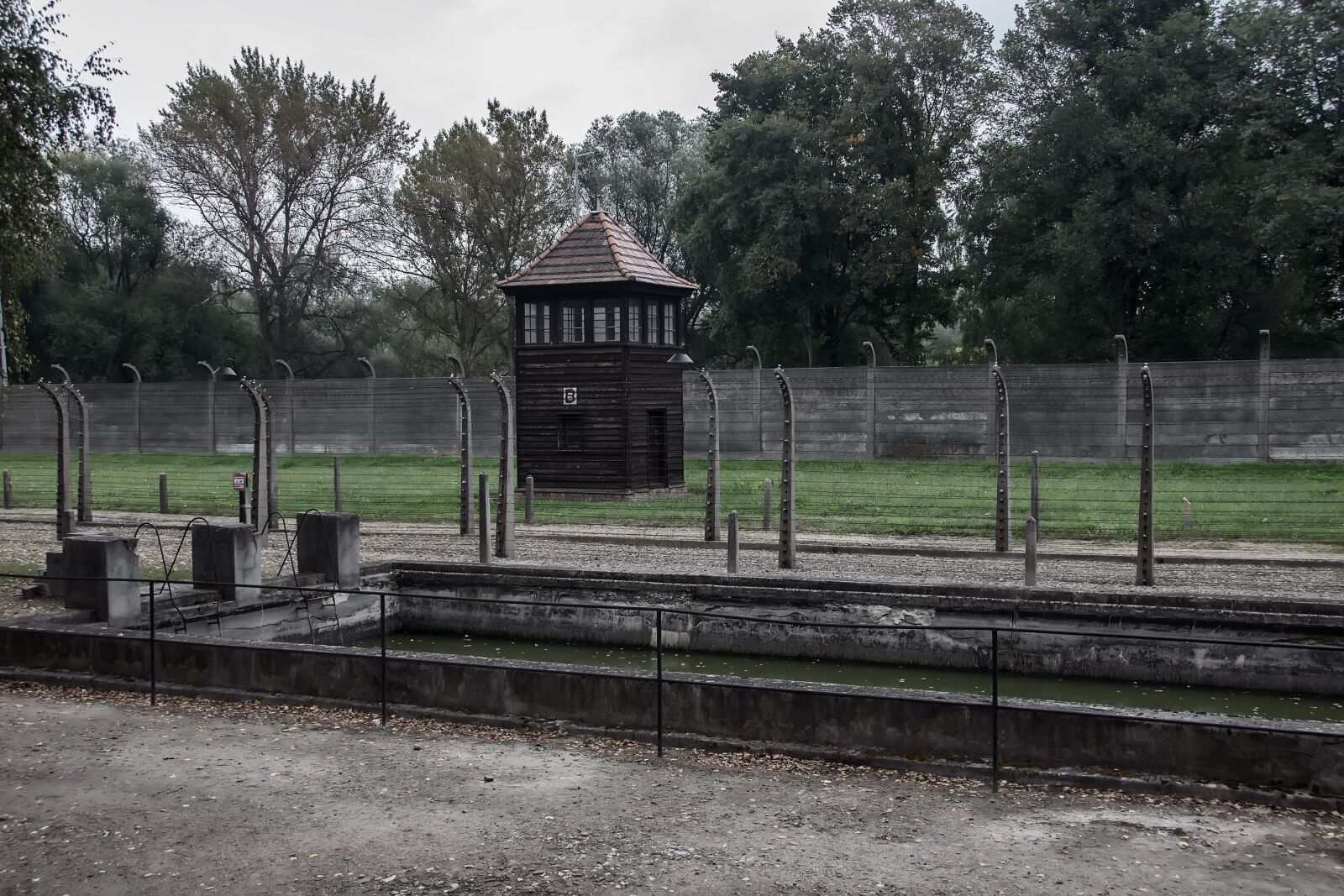 Canon EOS 600D (Rebel EOS T3i / EOS Kiss X5) sample photo. Auschwitz i, auschwitz, poland photography