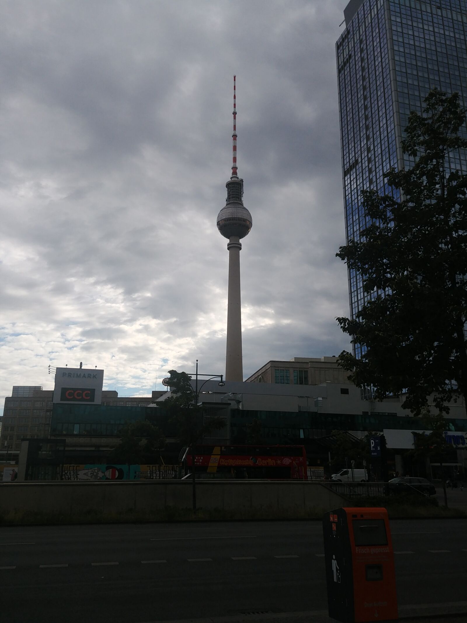 LG G6 sample photo. Berlin tower photography