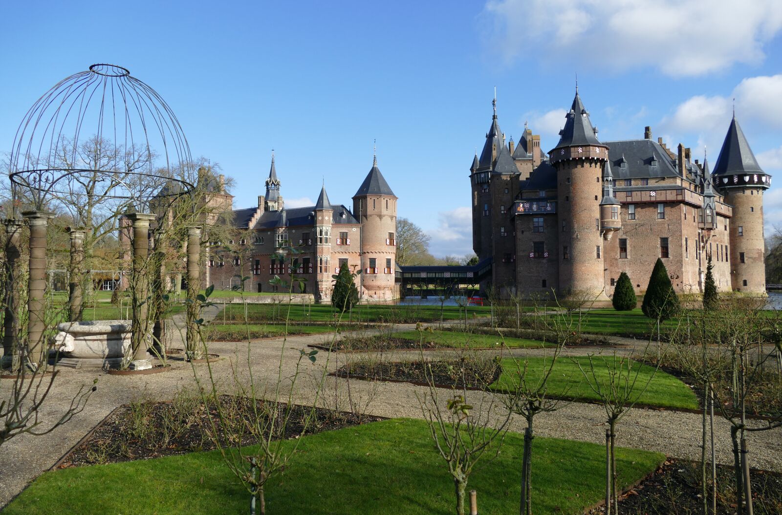 Panasonic Lumix DMC-FZ1000 sample photo. Castle, lock, architecture photography