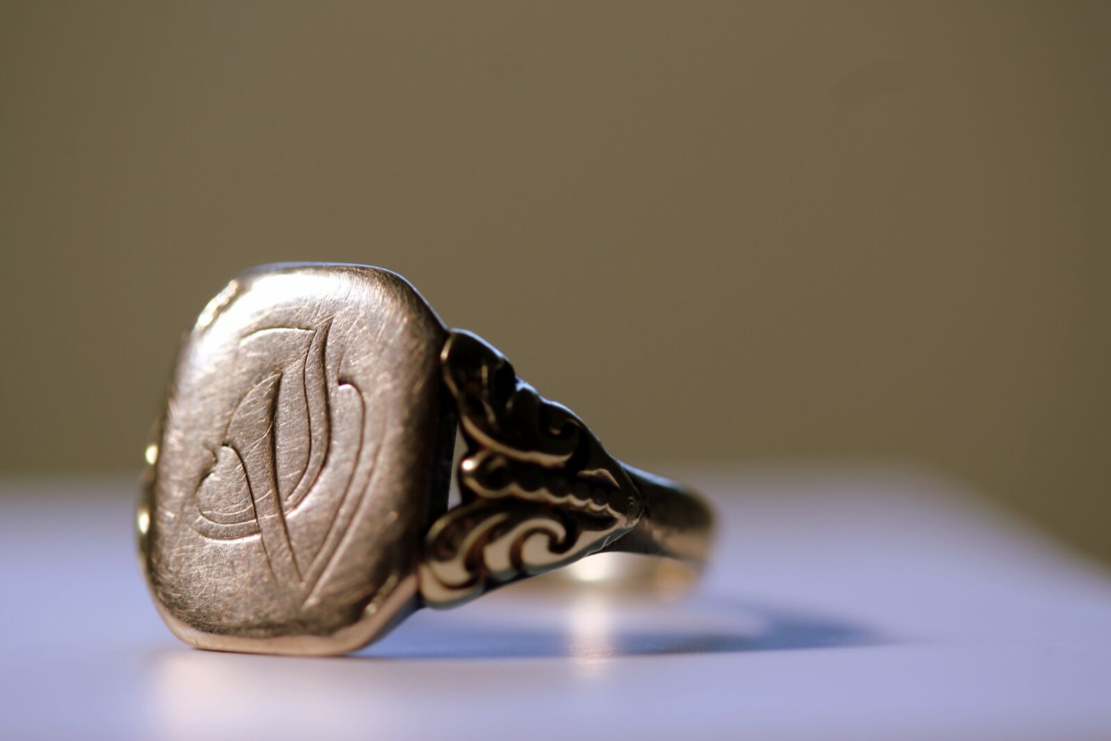 Canon EF-S 60mm F2.8 Macro USM sample photo. Ring, signet ring, gold photography
